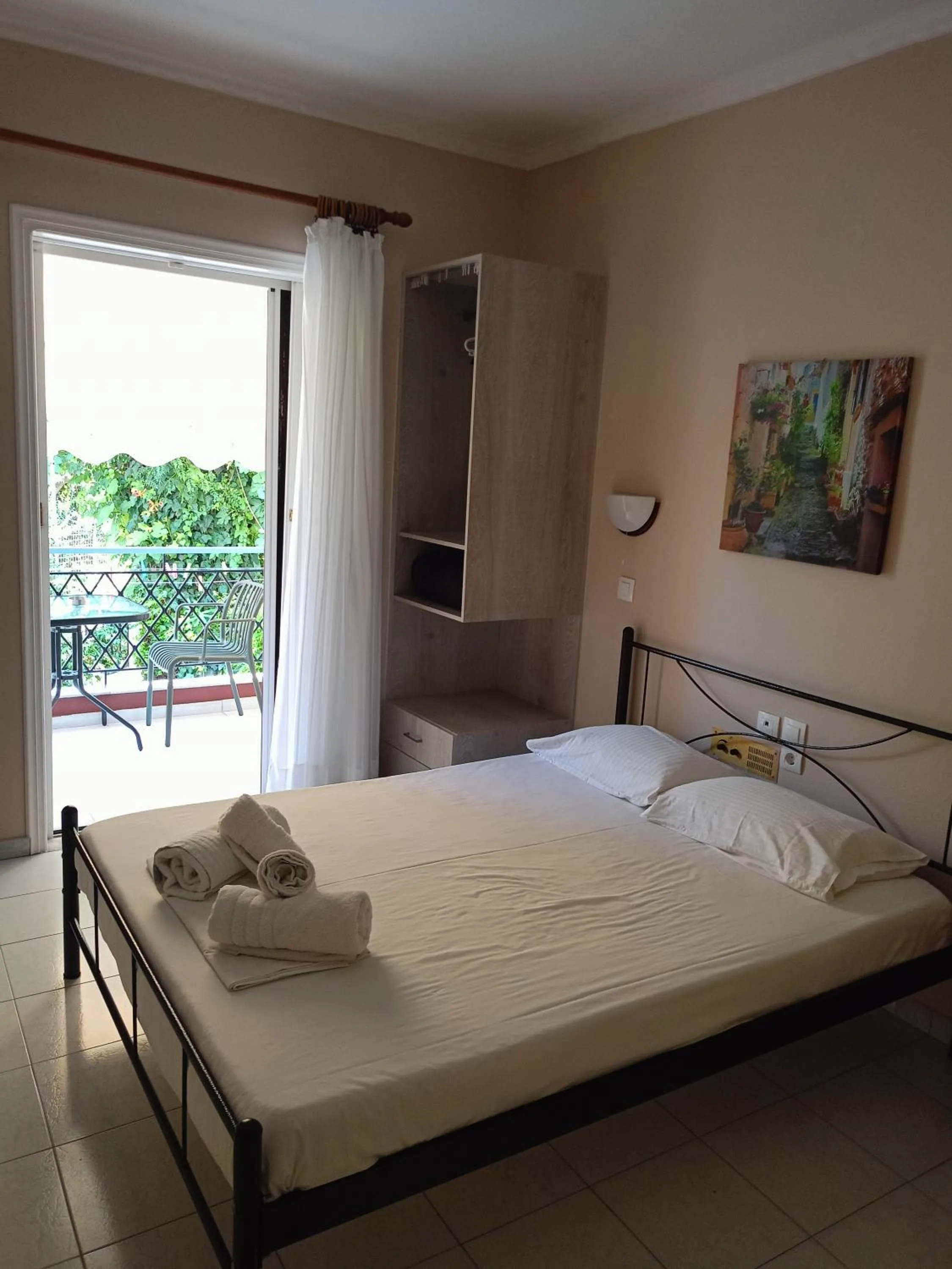 Bed in Apartments Filoxenia Zois