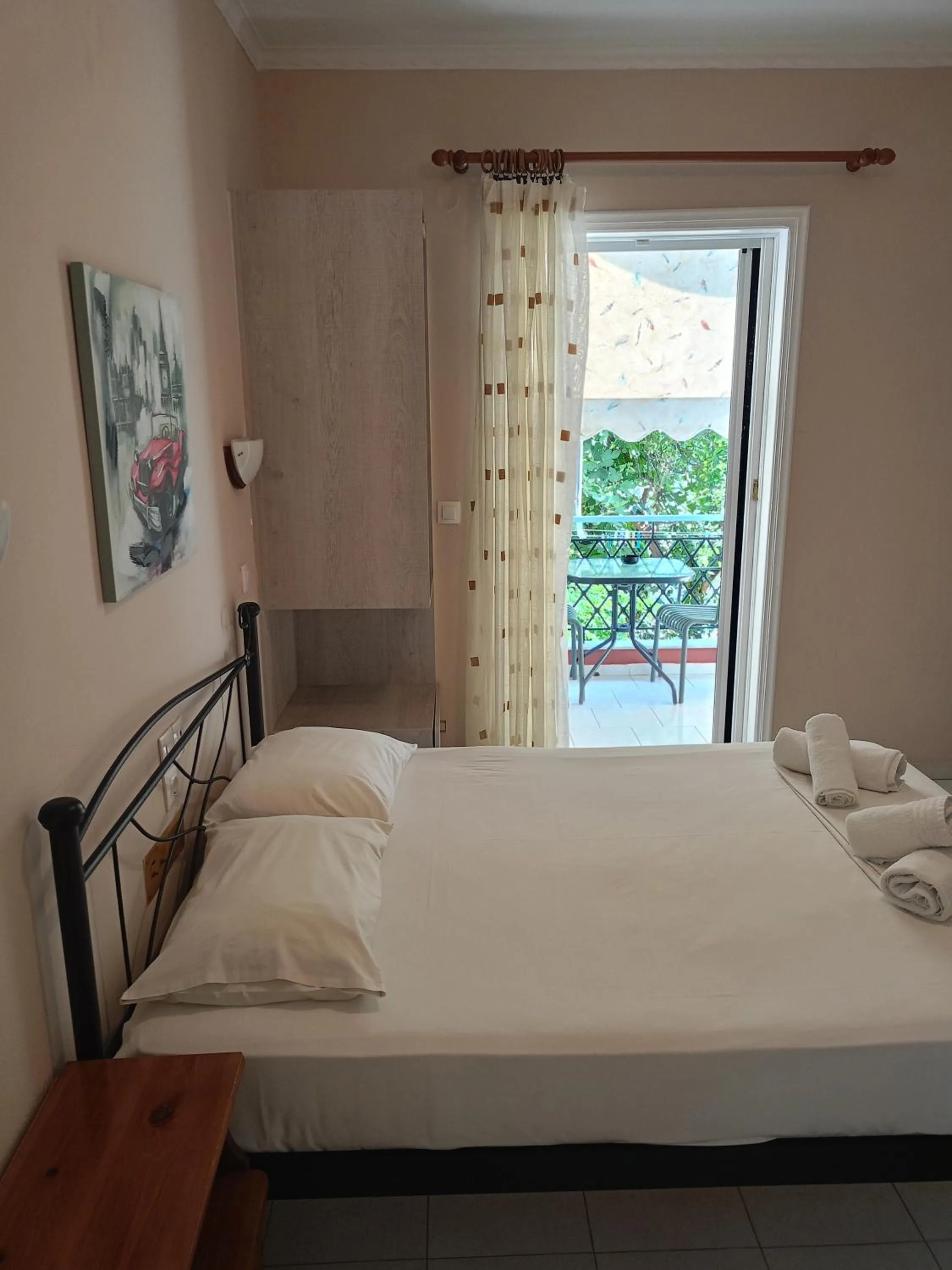 Photo of the whole room, Bed in Apartments Filoxenia Zois