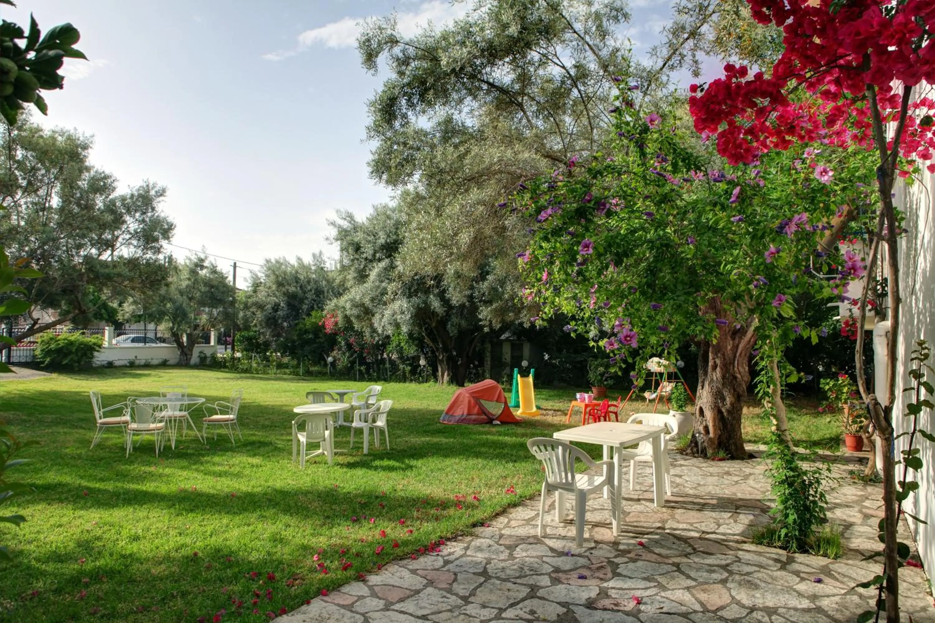 Garden in Apartments Filoxenia Zois