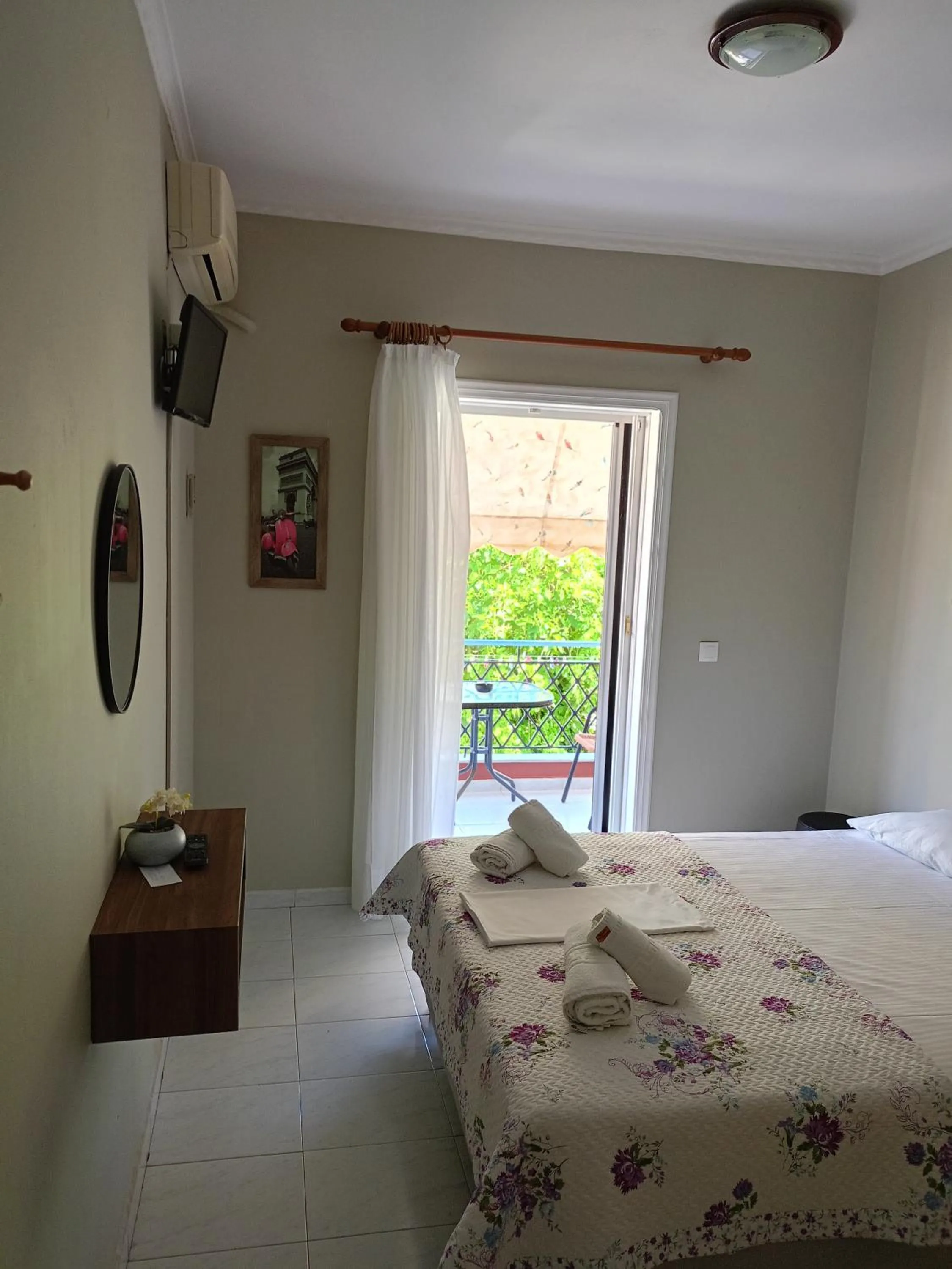 Bedroom, Bed in Apartments Filoxenia Zois