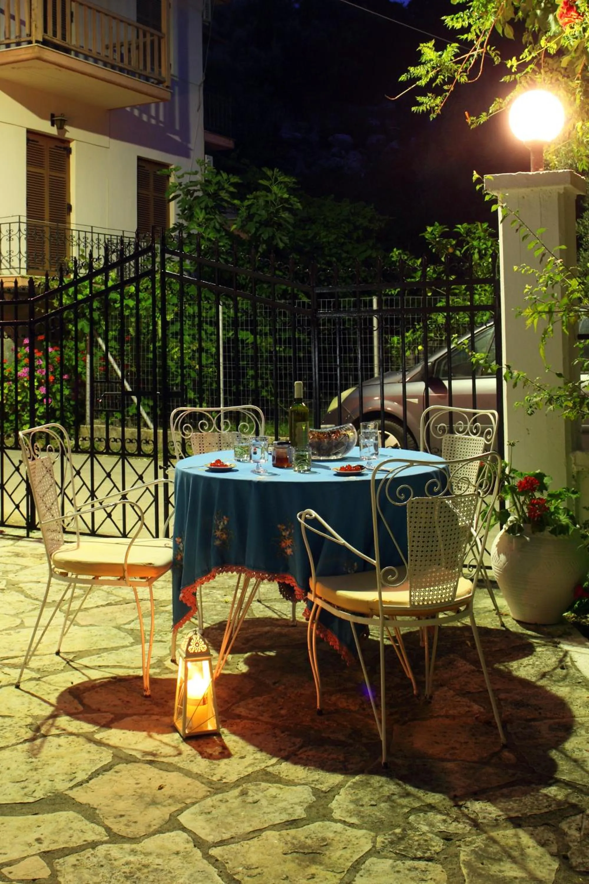 Night in Apartments Filoxenia Zois