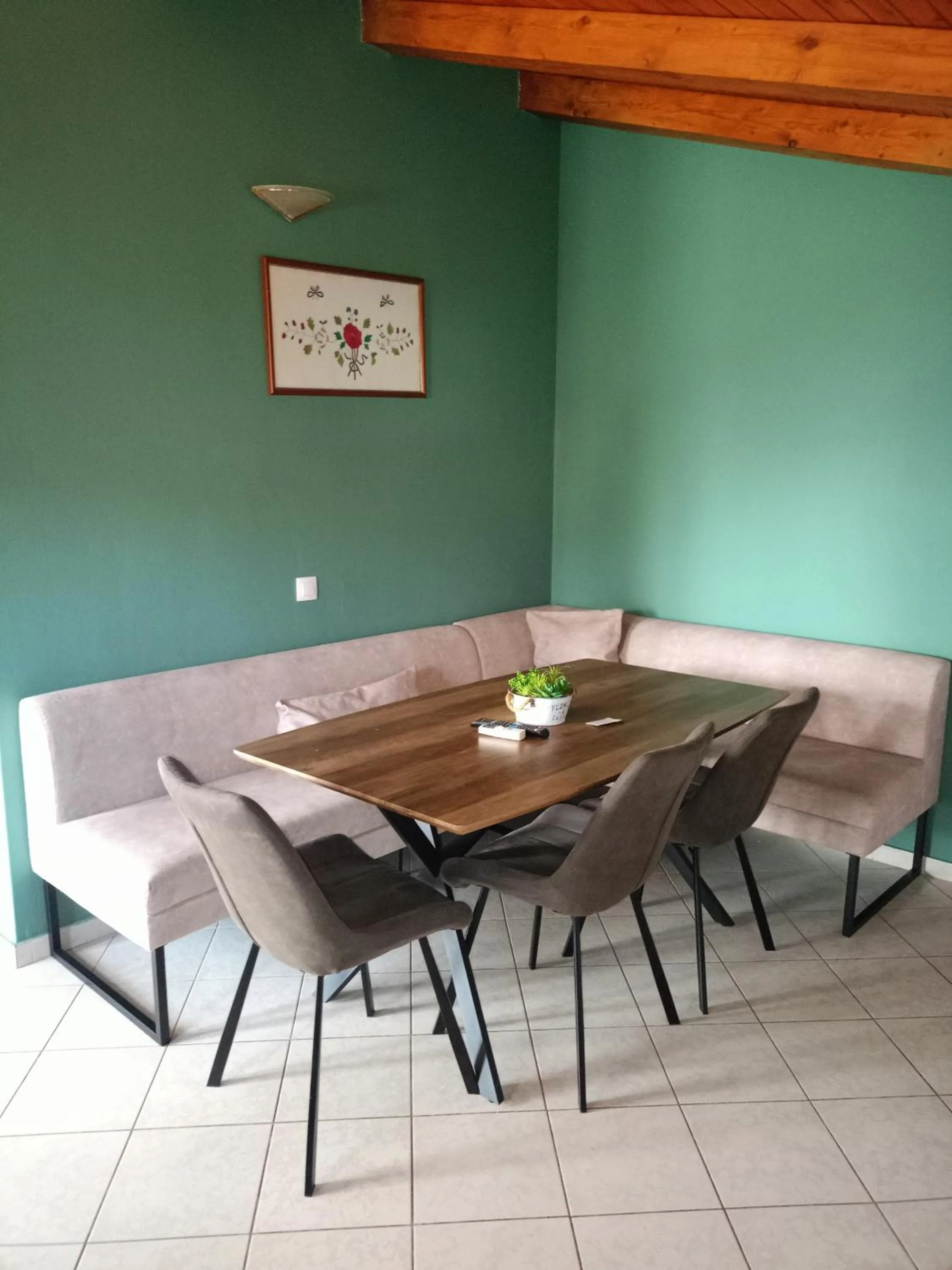 Dining area in Apartments Filoxenia Zois