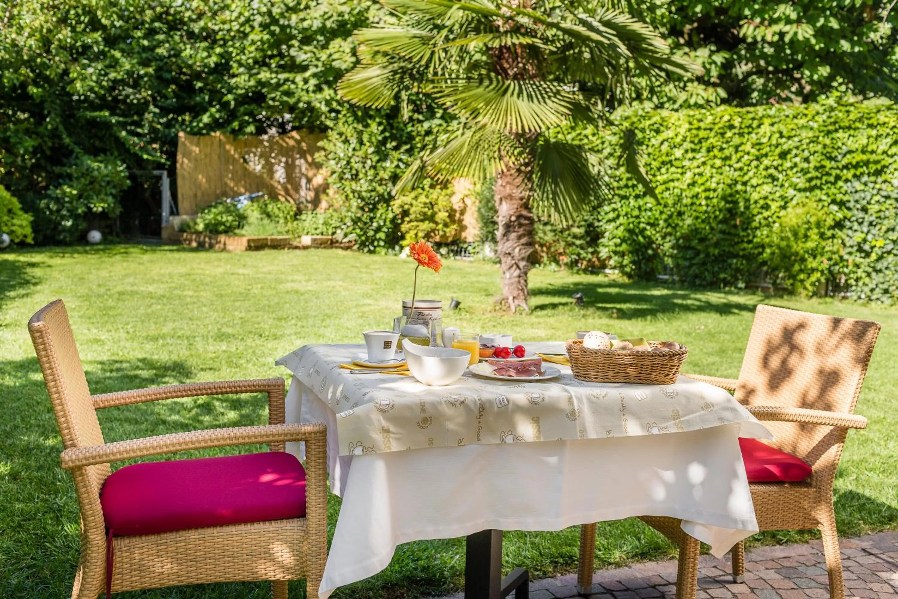 Restaurant/places to eat in Hotel Jardis