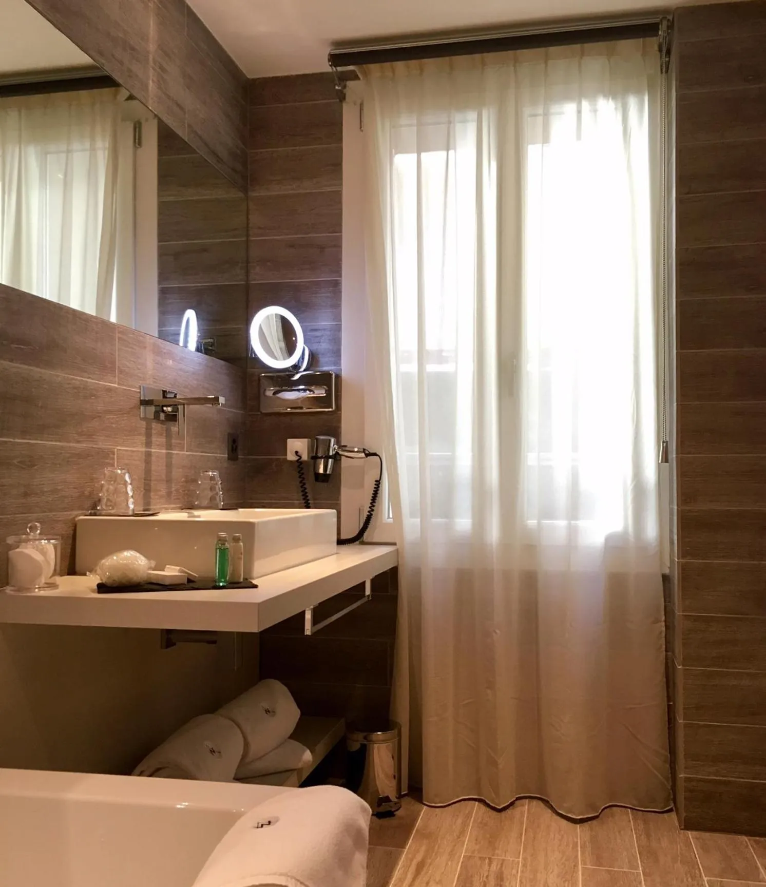 Bathroom in Hôtel Le White - Le 42 Restaurant