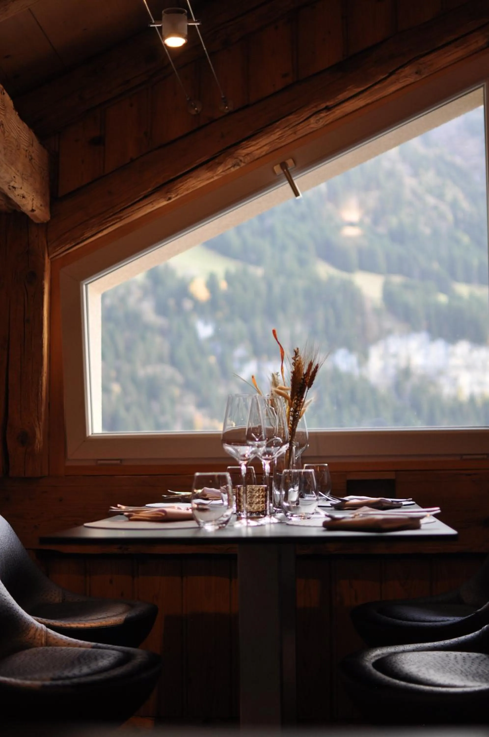 Restaurant/places to eat in Hôtel Le White - Le 42 Restaurant