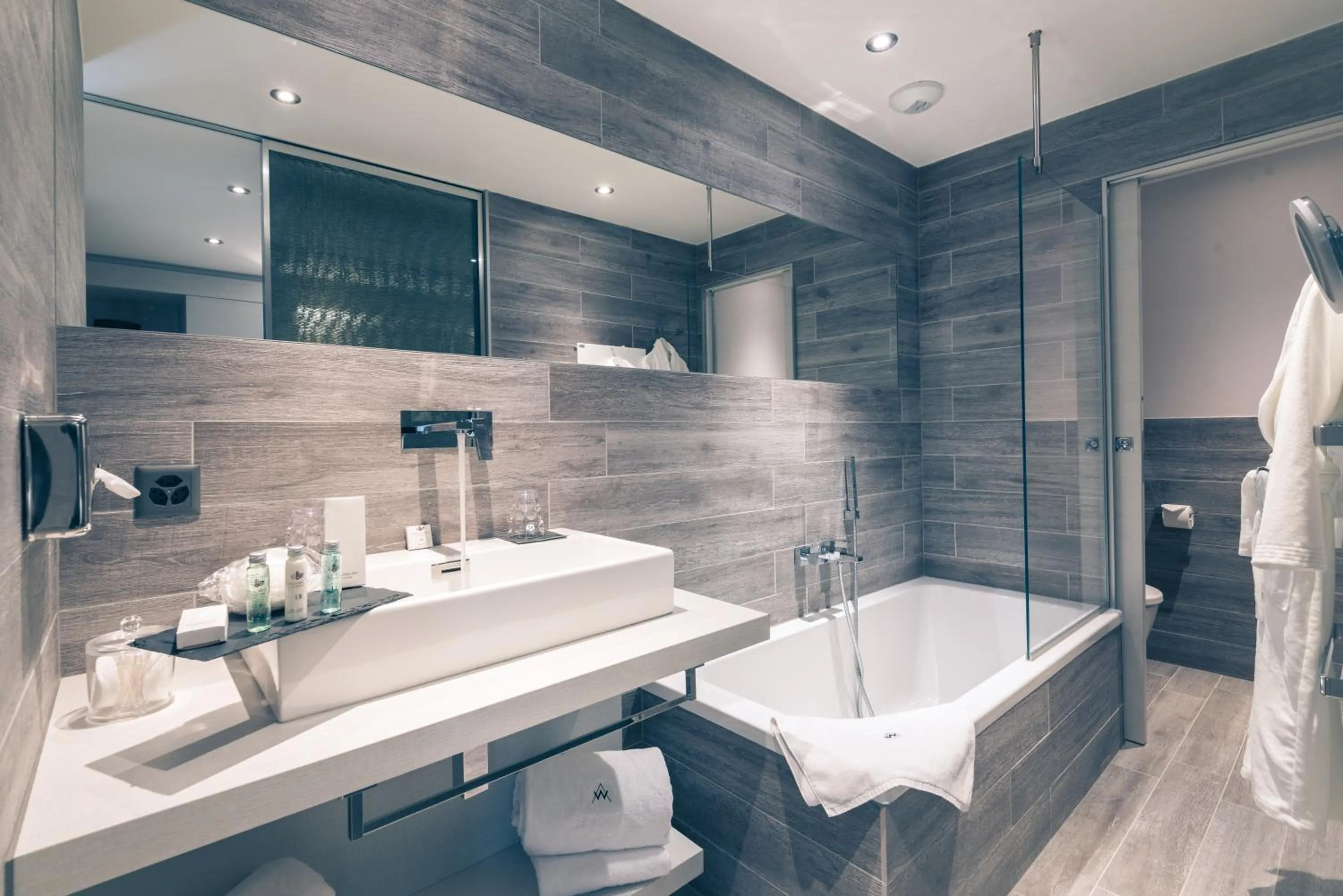 Bathroom in Hôtel Le White - Le 42 Restaurant