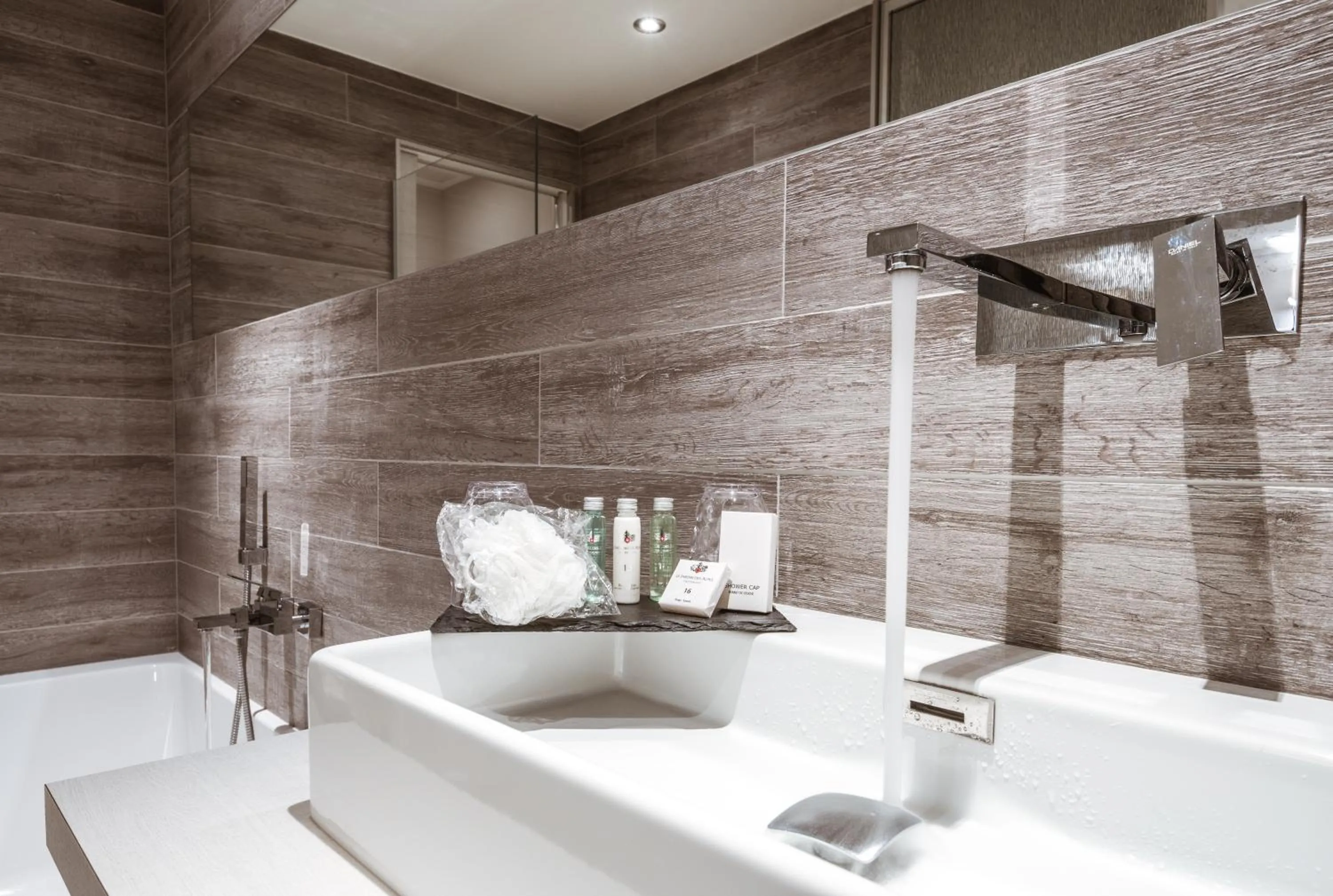 Bathroom in Hôtel Le White - Le 42 Restaurant