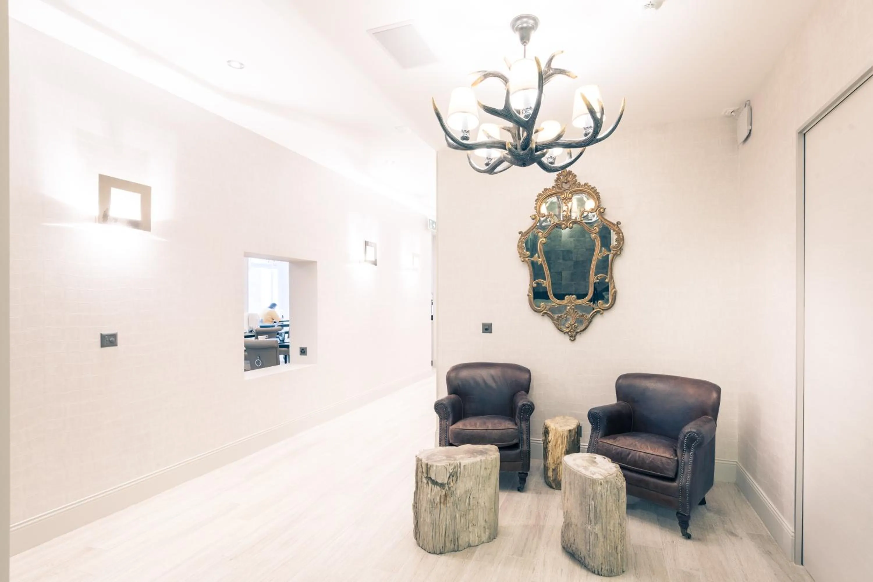 Lobby or reception in Hôtel Le White - Le 42 Restaurant