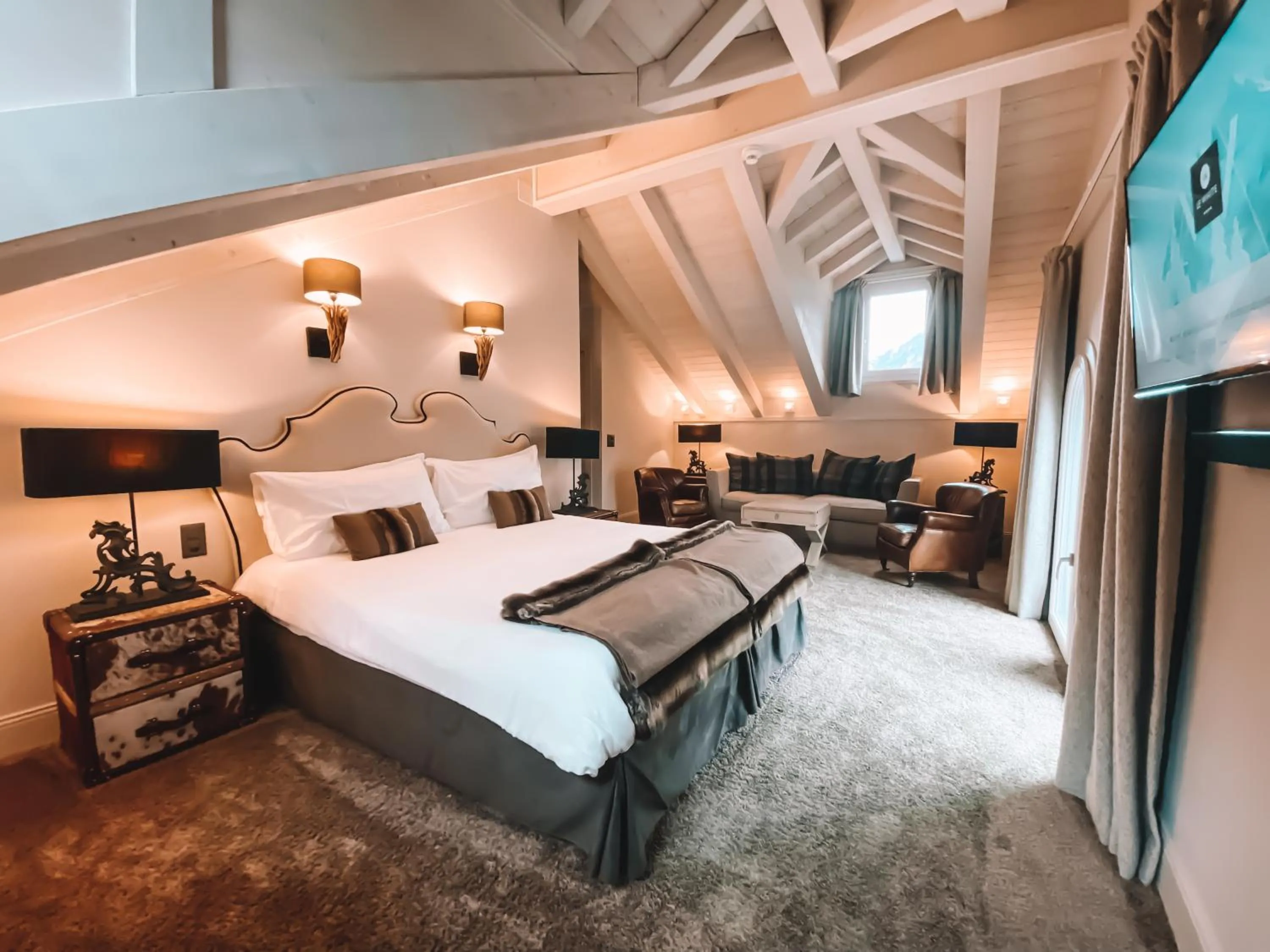 Photo of the whole room, Bed in Hôtel Le White - Le 42 Restaurant