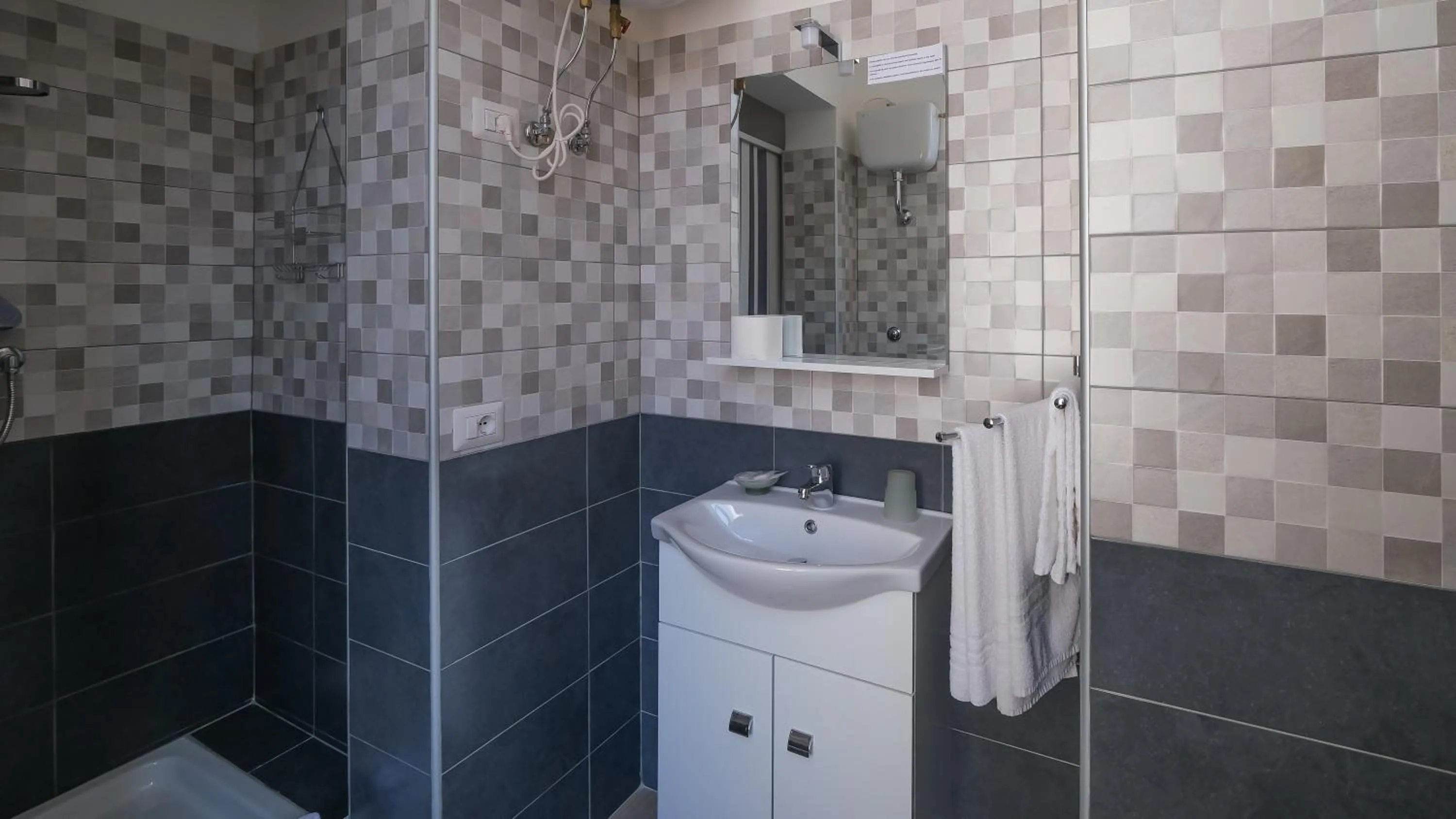 Photo of the whole room in Royal Dante