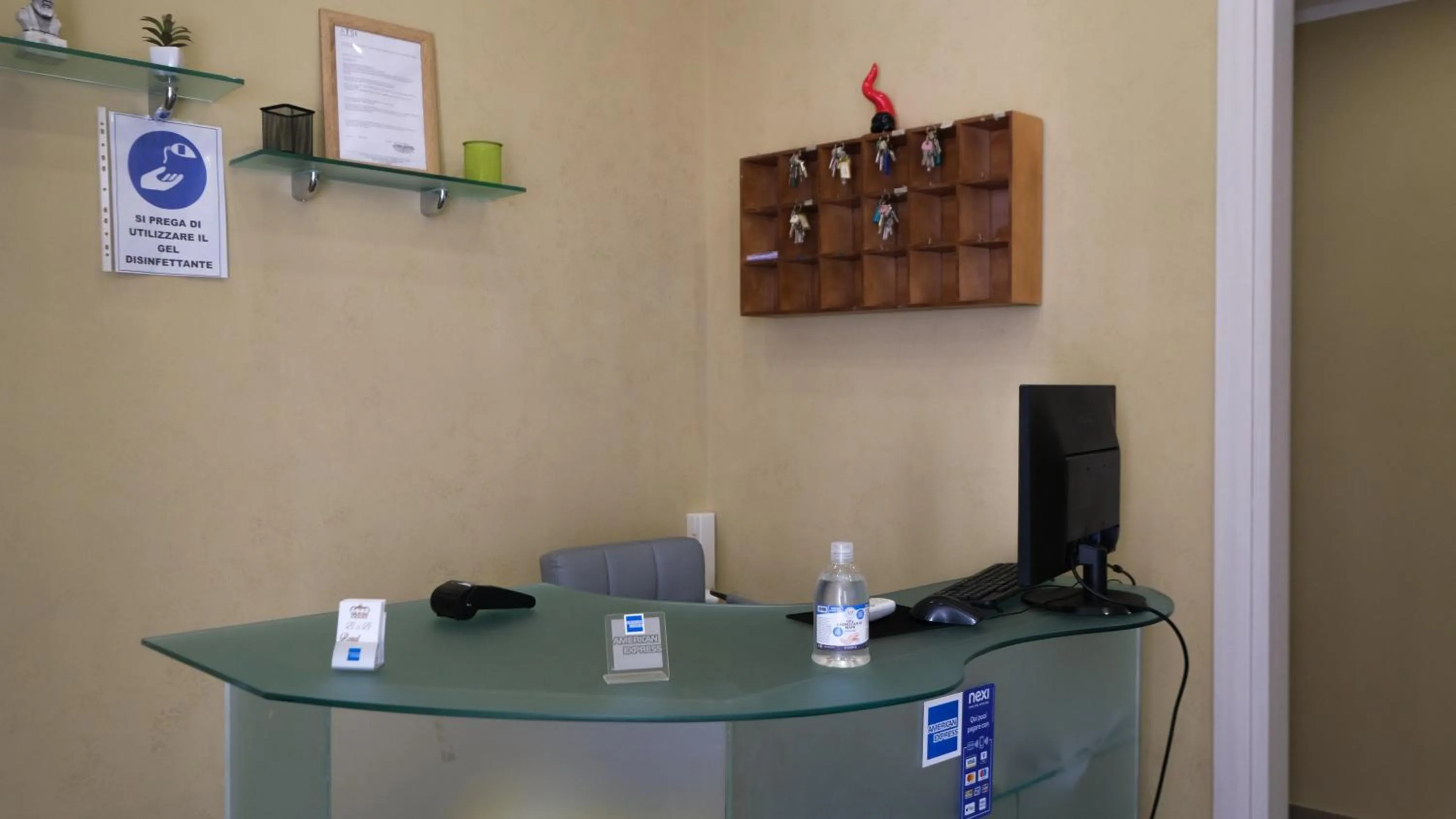 Staff in Royal Dante