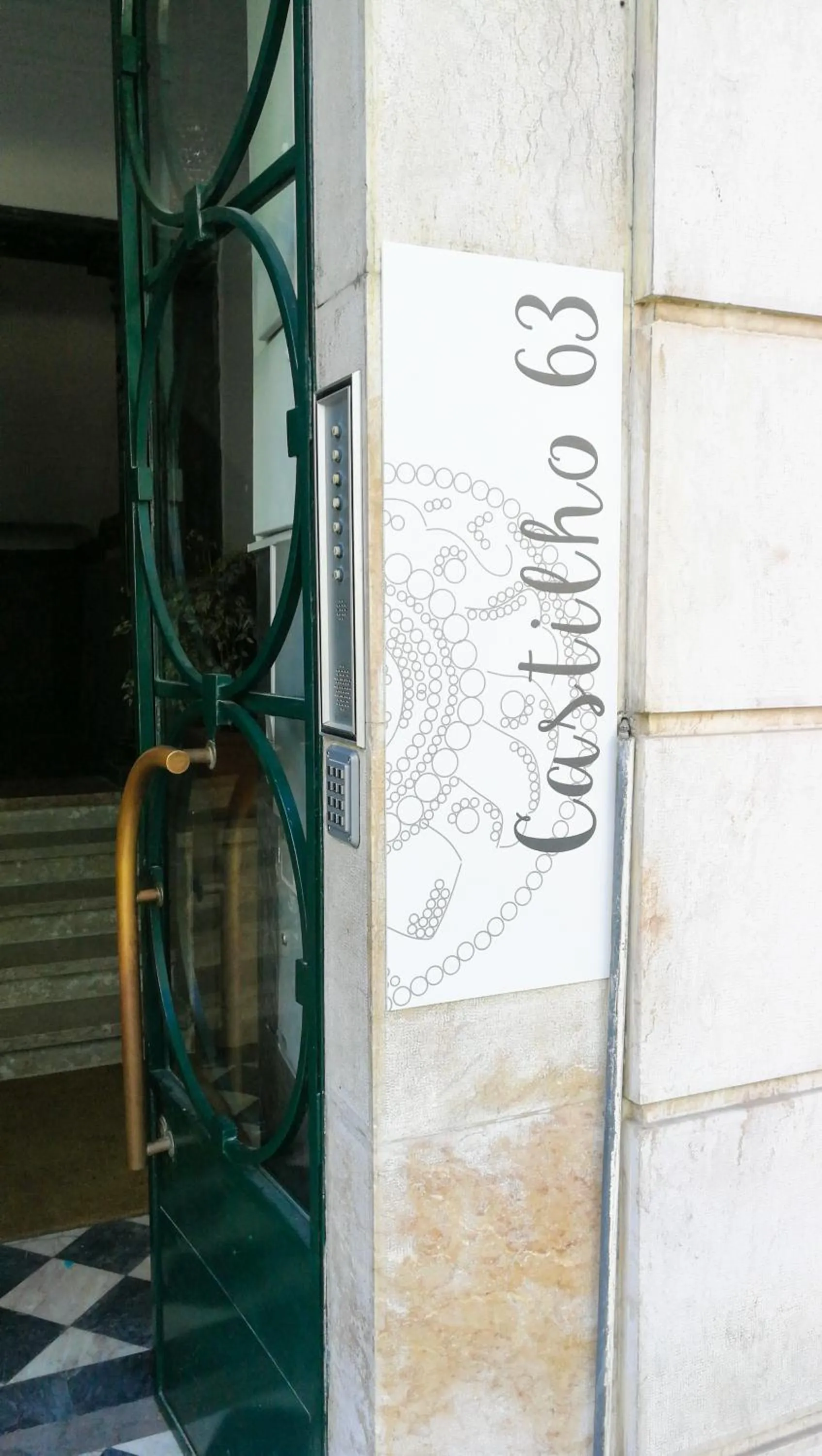 Facade/entrance in Castilho 63 Hostel & Suites