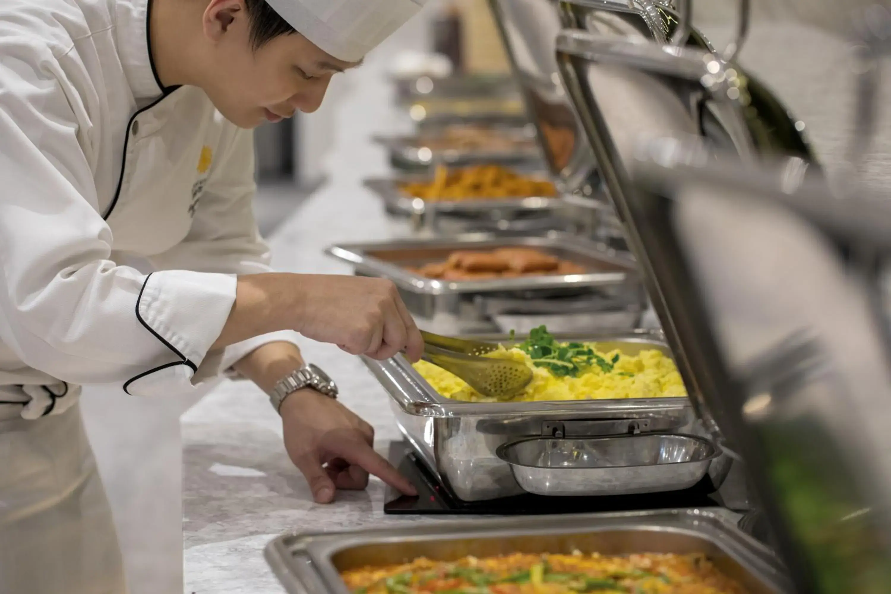 Restaurant/places to eat in Platinum Hotel Restaurant/places to eat in Platinum Hotel