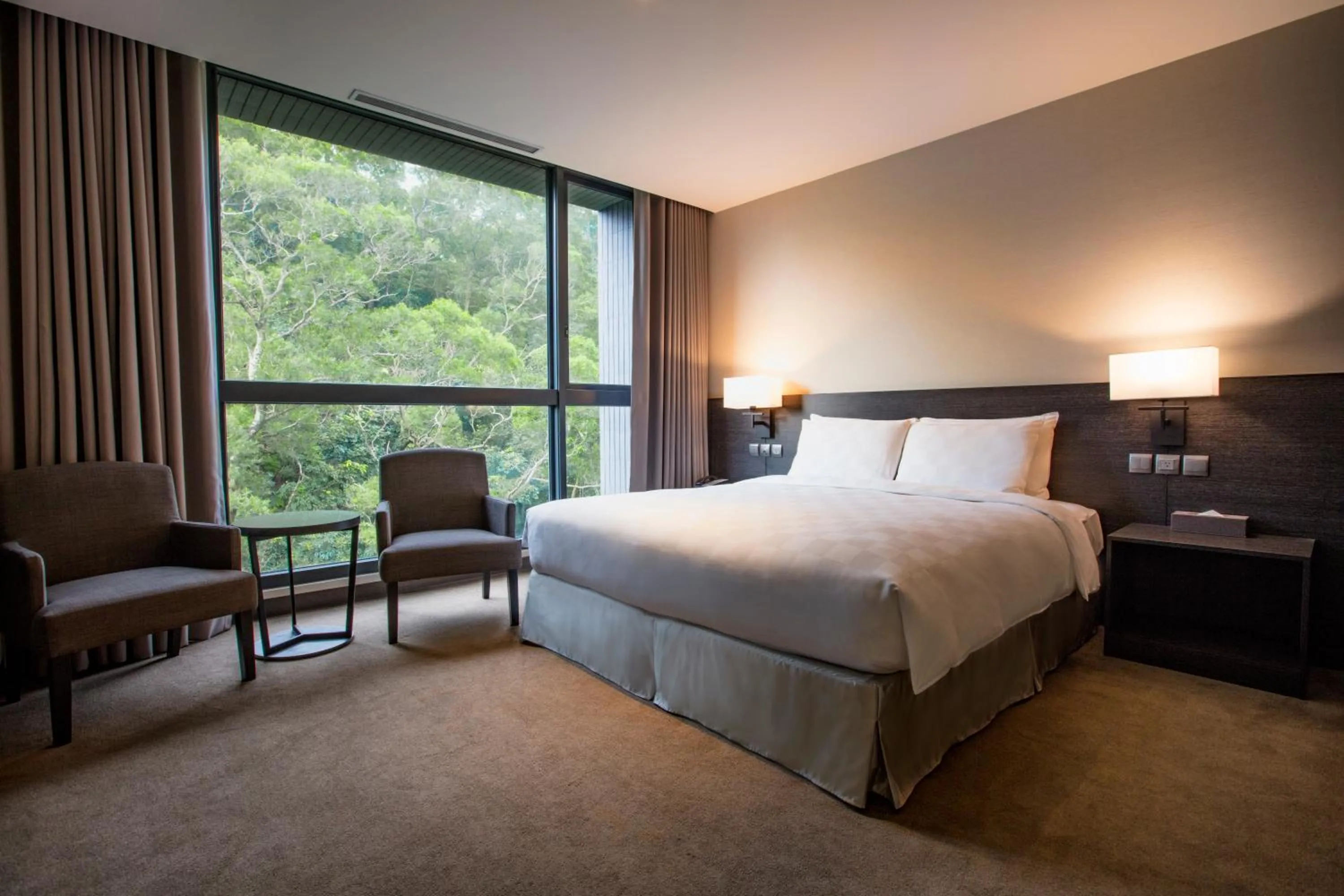 Photo of the whole room, Bed in Platinum Hotel