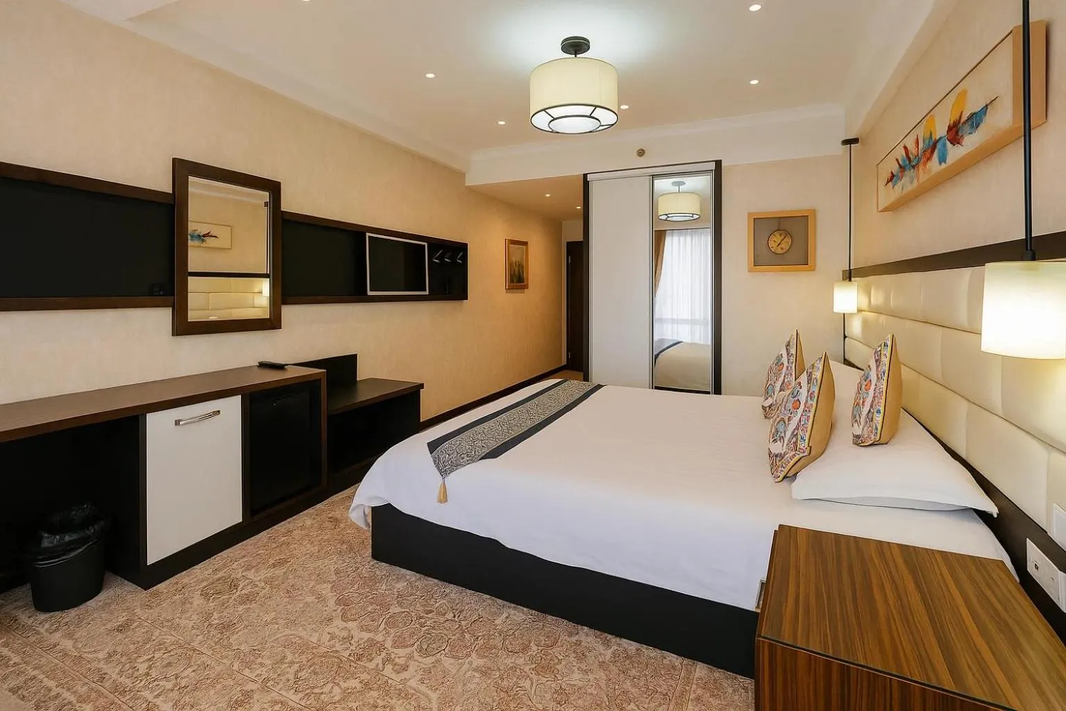 TV and multimedia, Bed in Hotel Atlas