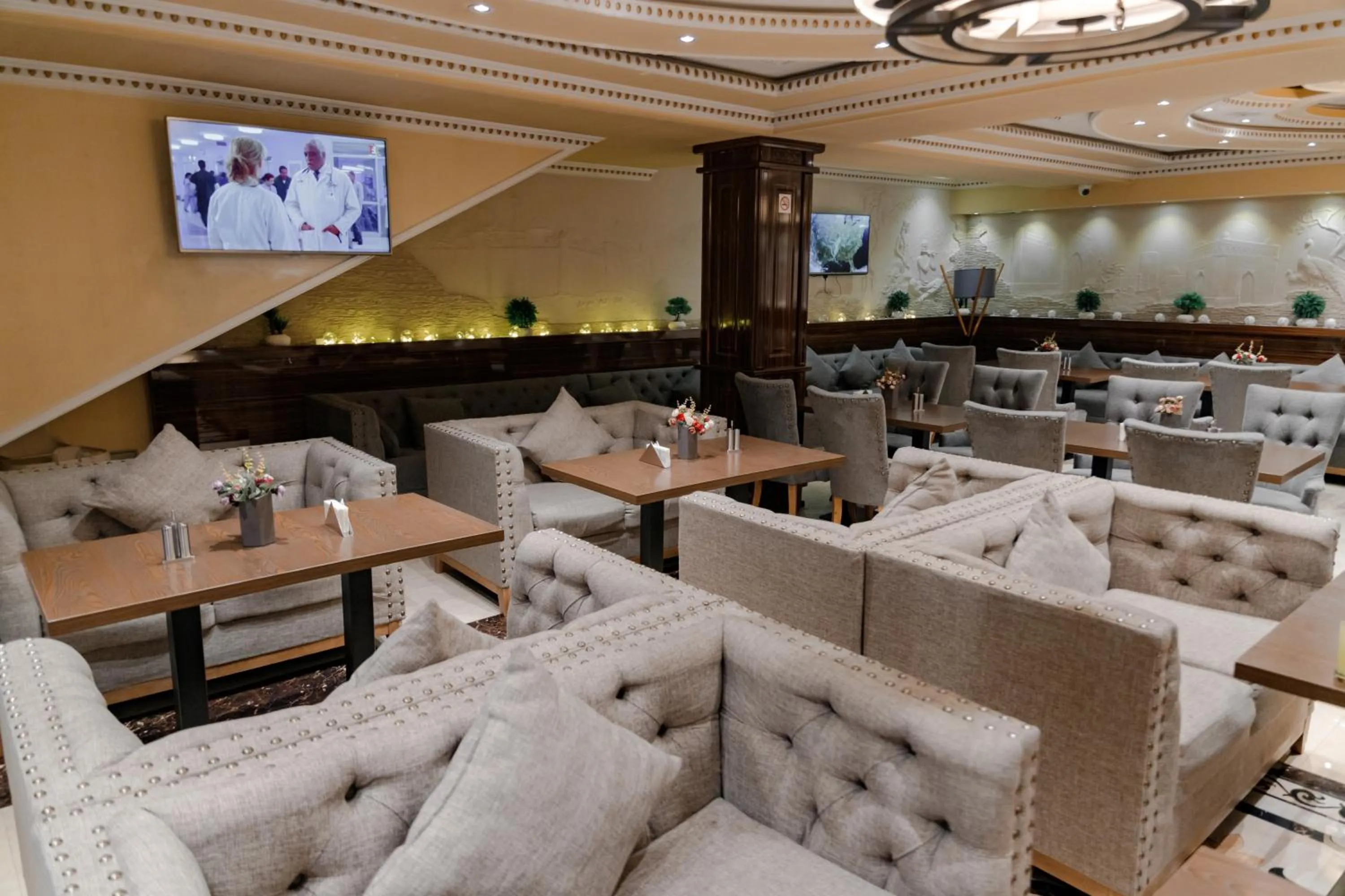 Restaurant/places to eat in Hotel Atlas