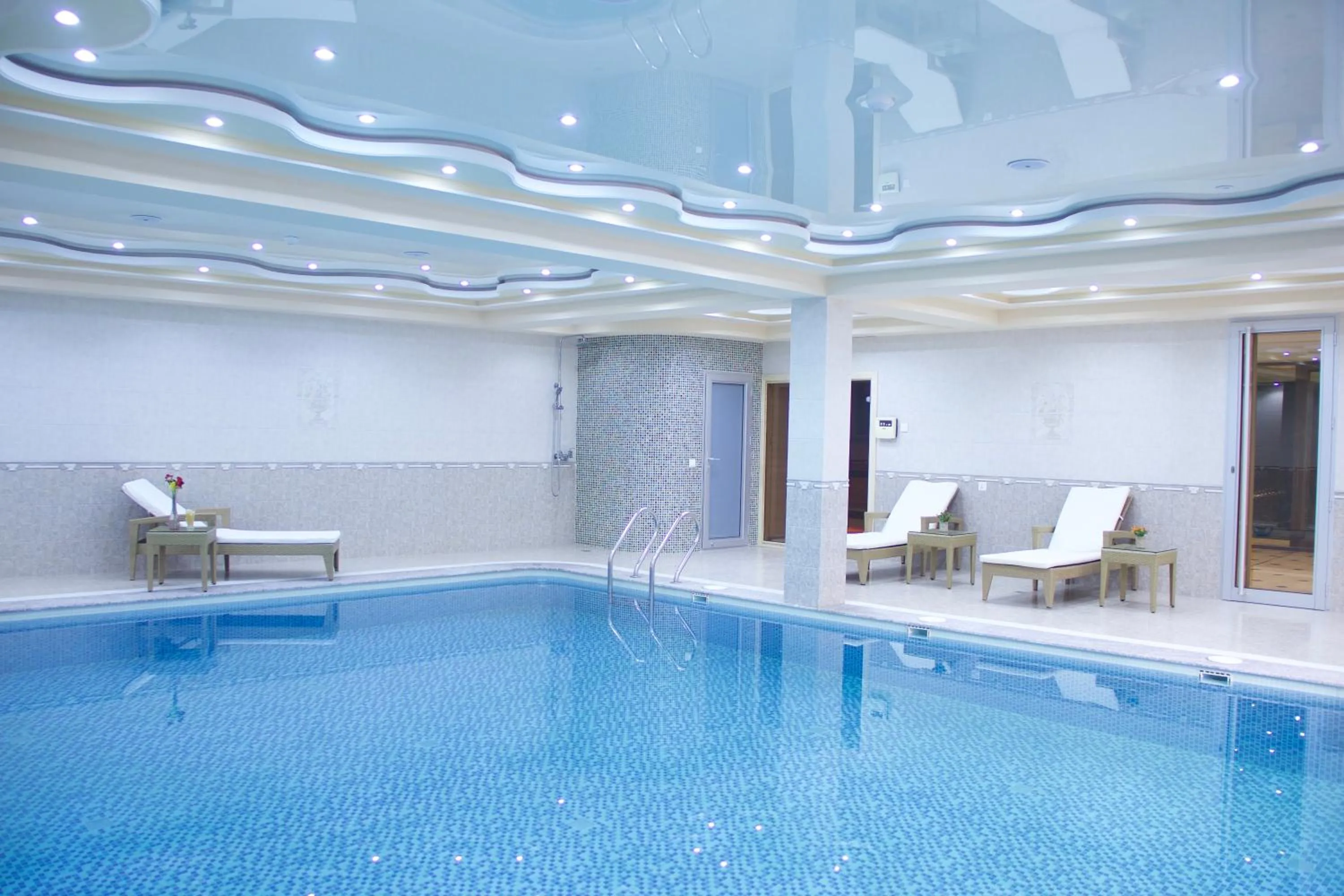 Swimming pool in Hotel Atlas