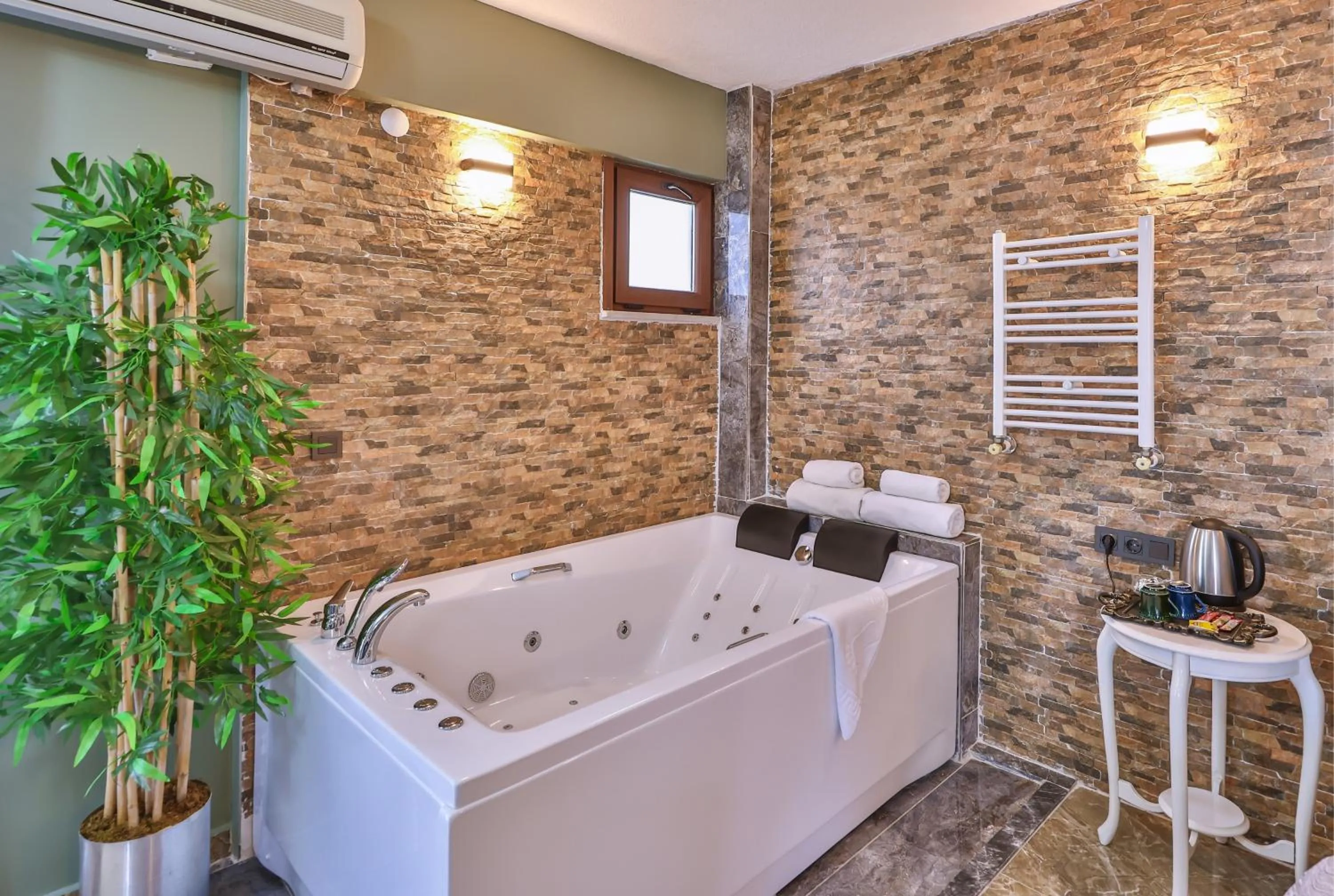 Hot Tub in Agva Teras Garden Hotel & Bungalow