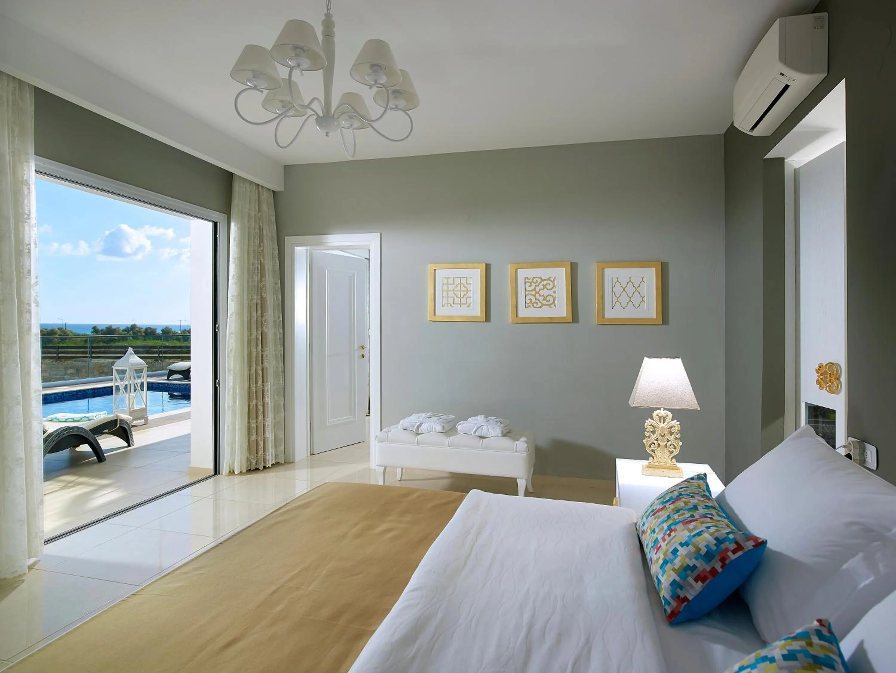 Balcony/Terrace, Bed in Anemos Luxury Grand Resort