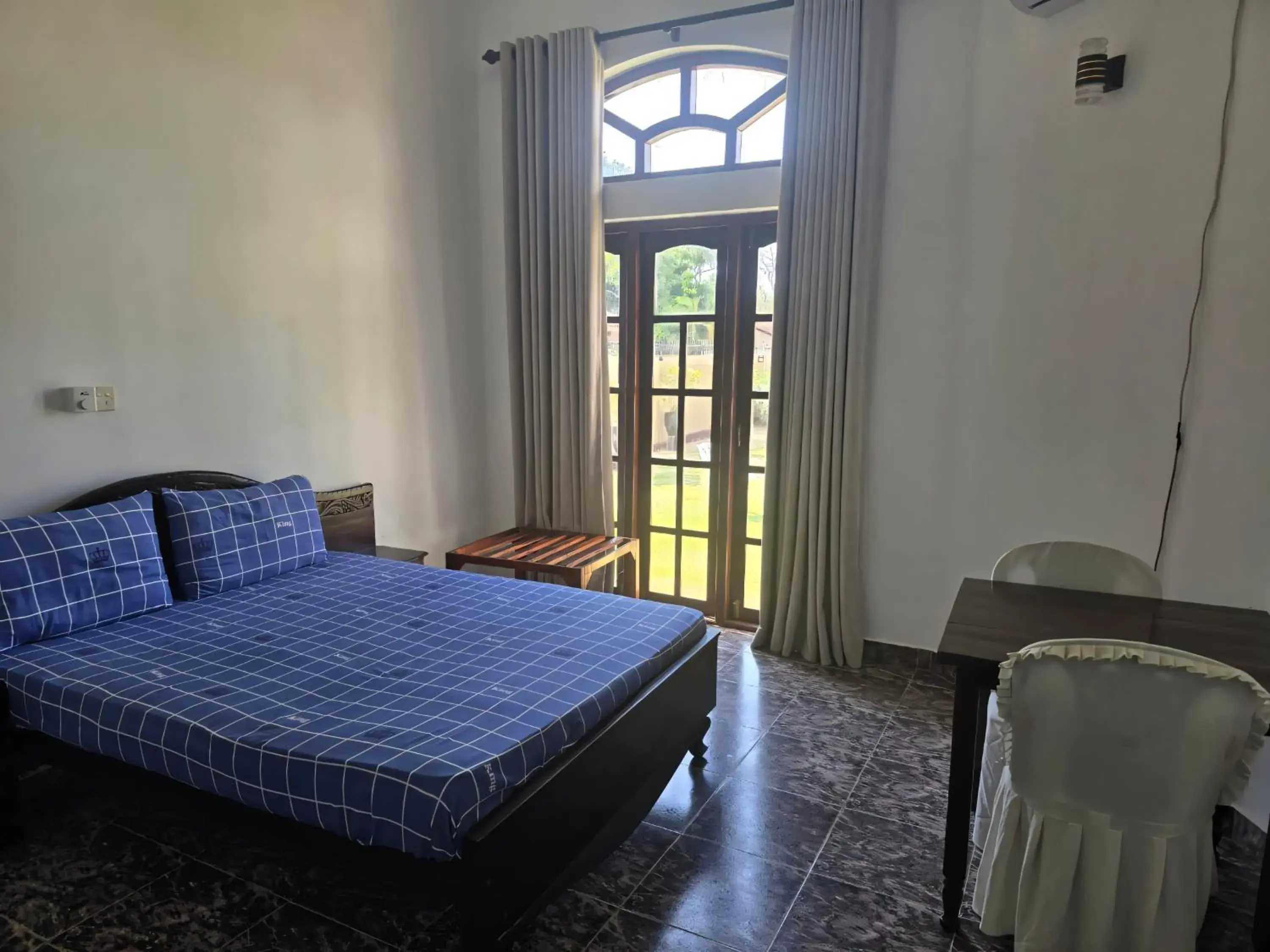 Budget Double Room in Hotel De Centrum-Negombo Budget Double Room in Hotel De Centrum-Negombo