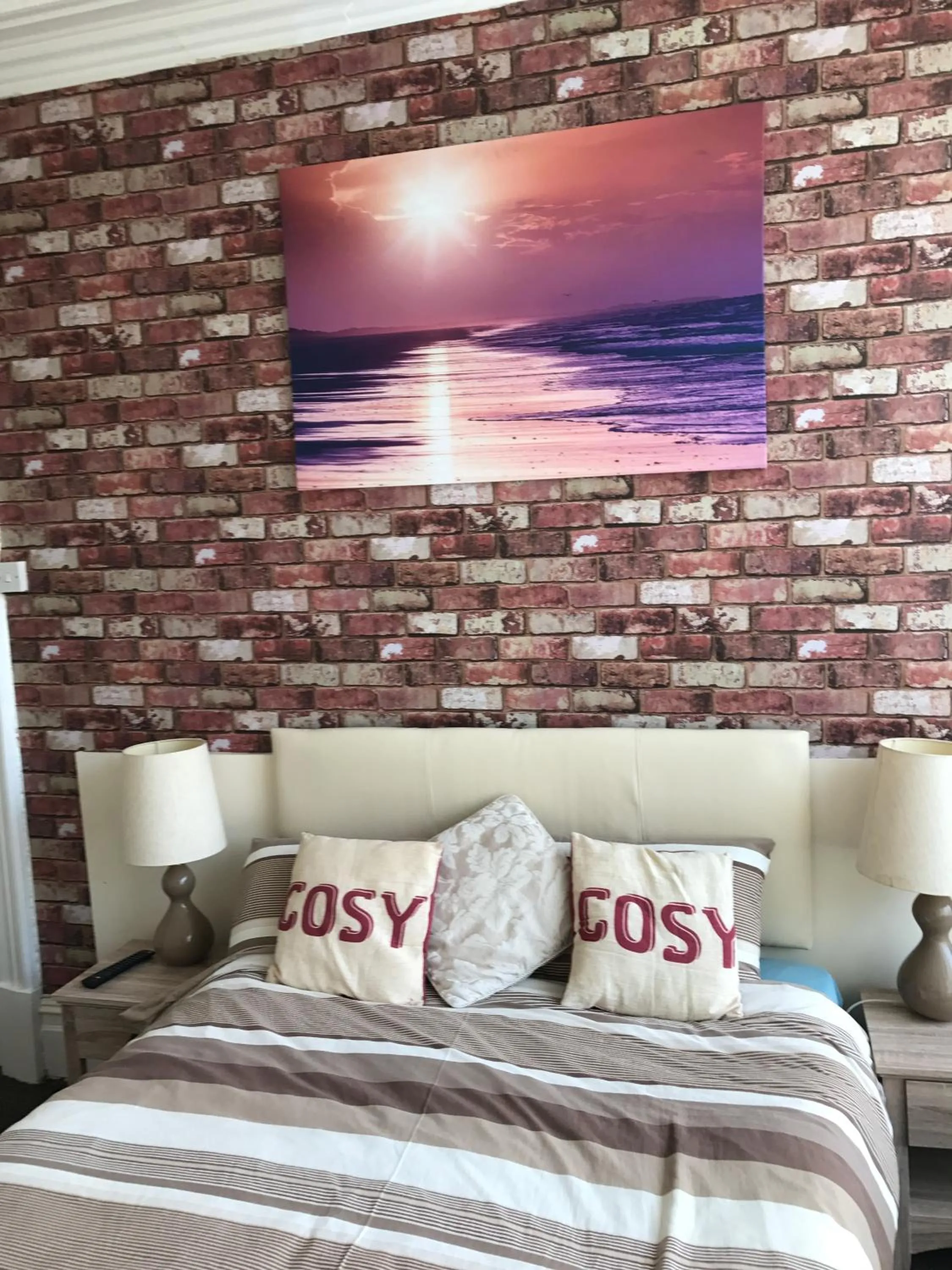 Photo of the whole room, TV/Entertainment Center in Oasis