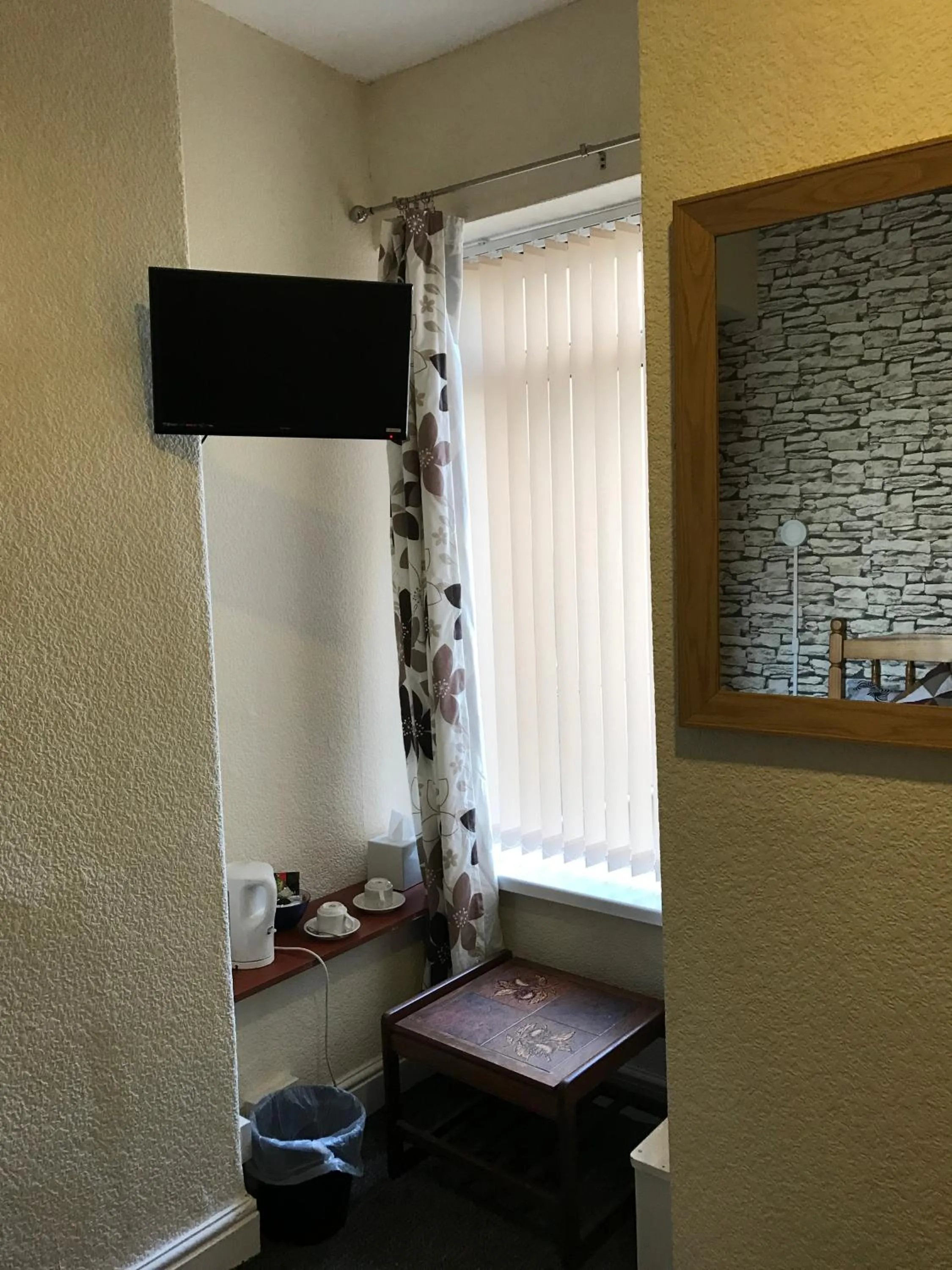 Photo of the whole room, TV/Entertainment Center in Oasis