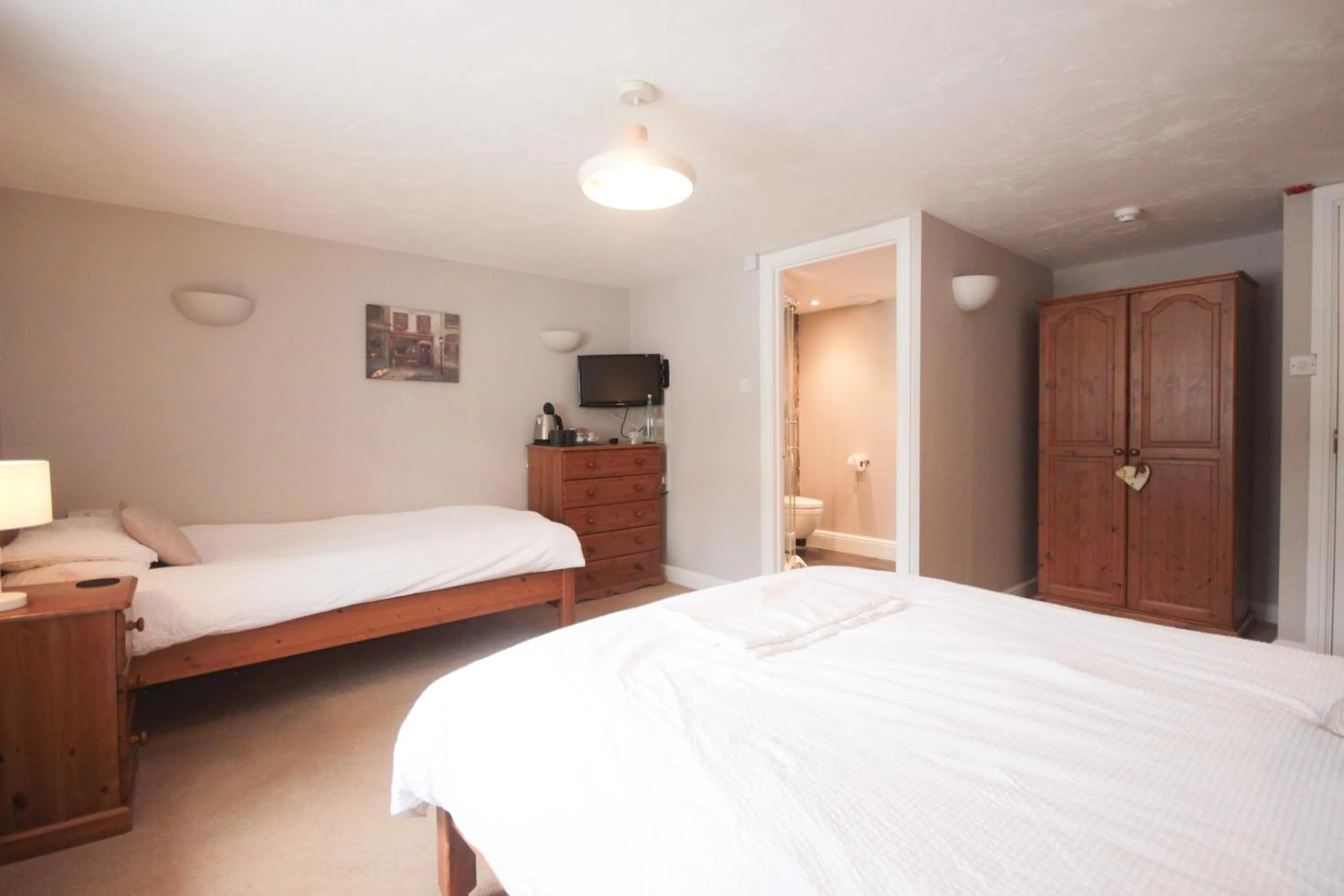 Bedroom, Bed in The Five Dials Inn