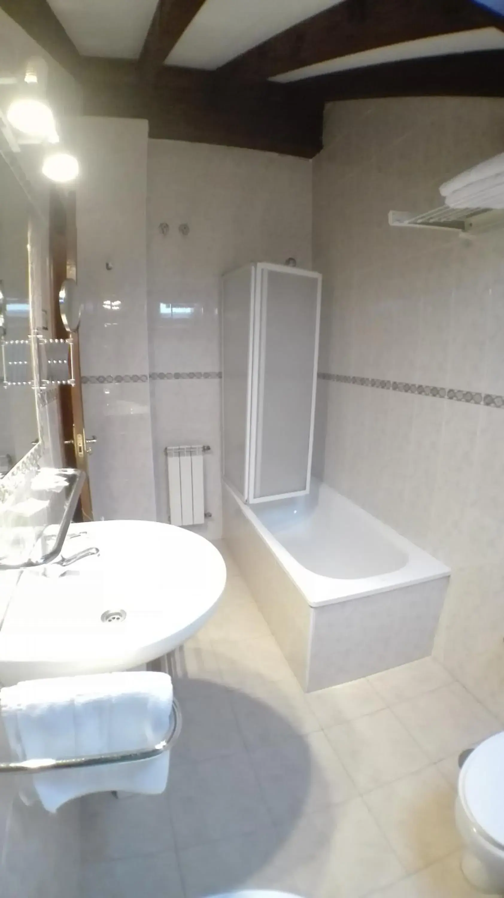Double room without kitchen in Apartamentos River Santander Double room without kitchen in Apartamentos River Santander