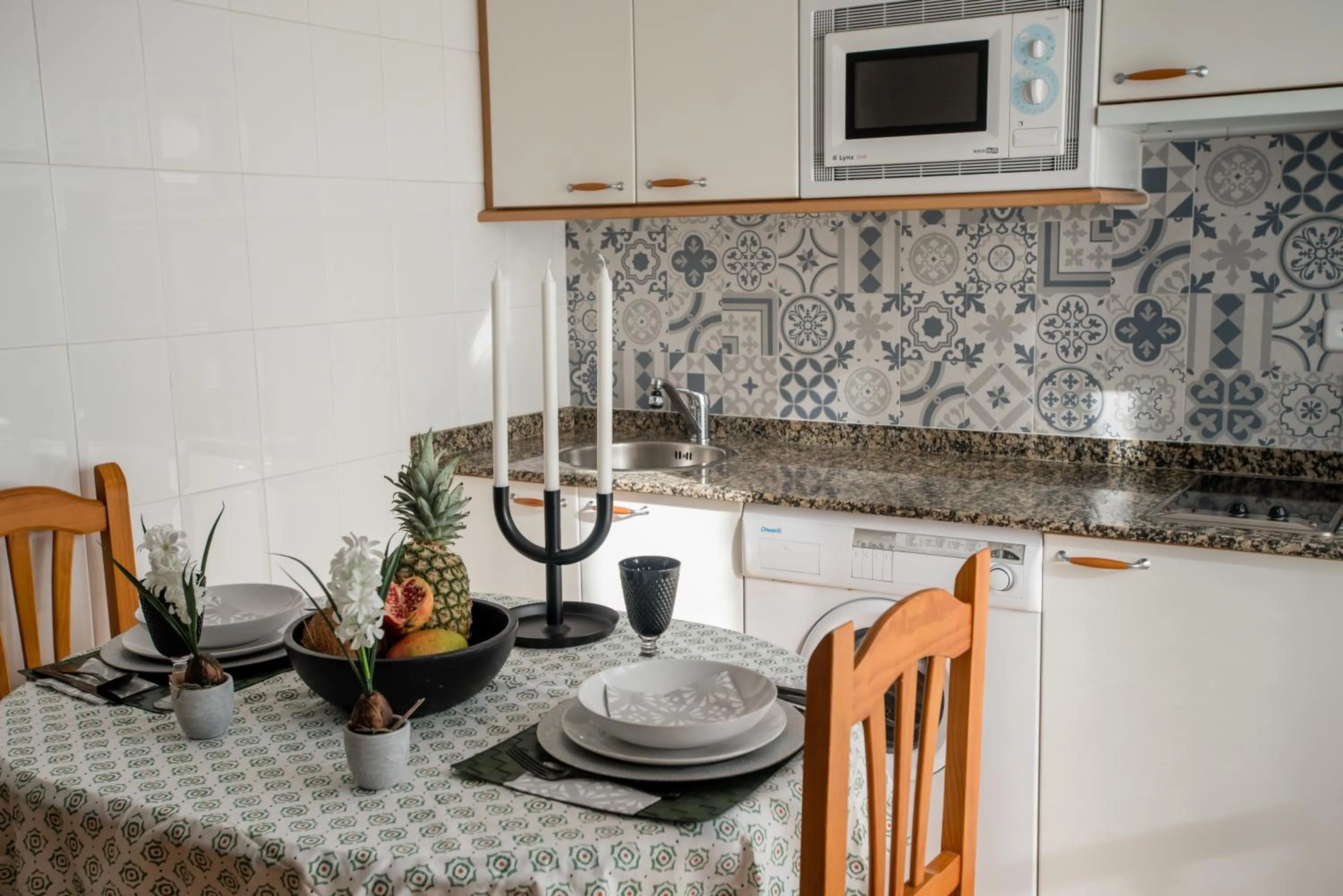 Kitchen or kitchenette in Apartamentos River Santander