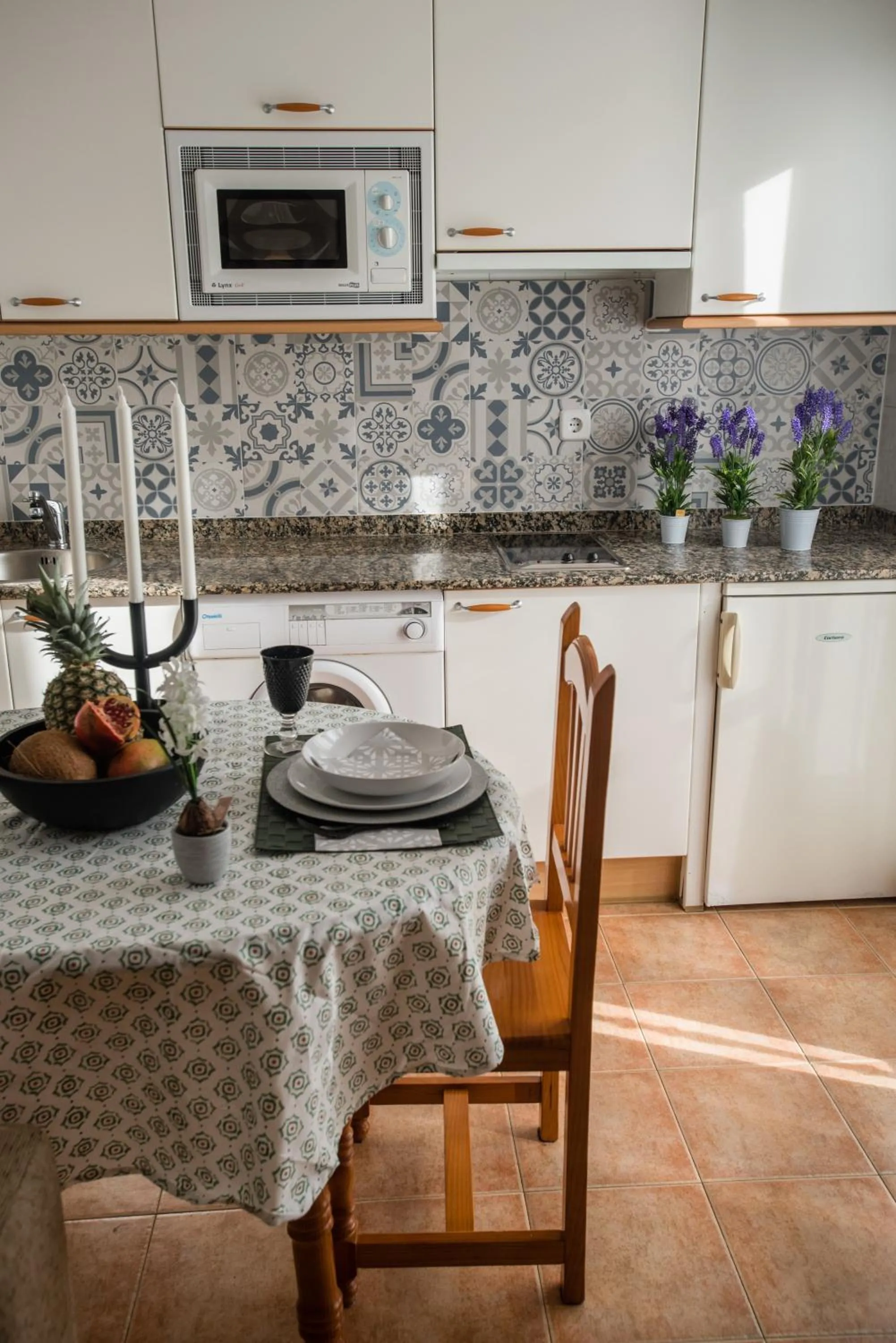 Kitchen or kitchenette in Apartamentos River Santander