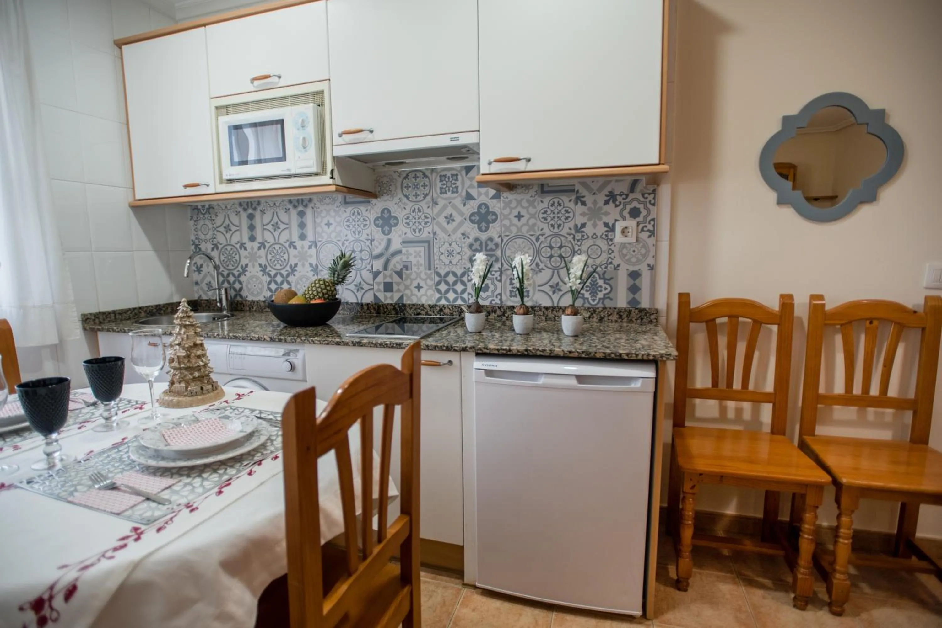 Kitchen or kitchenette in Apartamentos River Santander