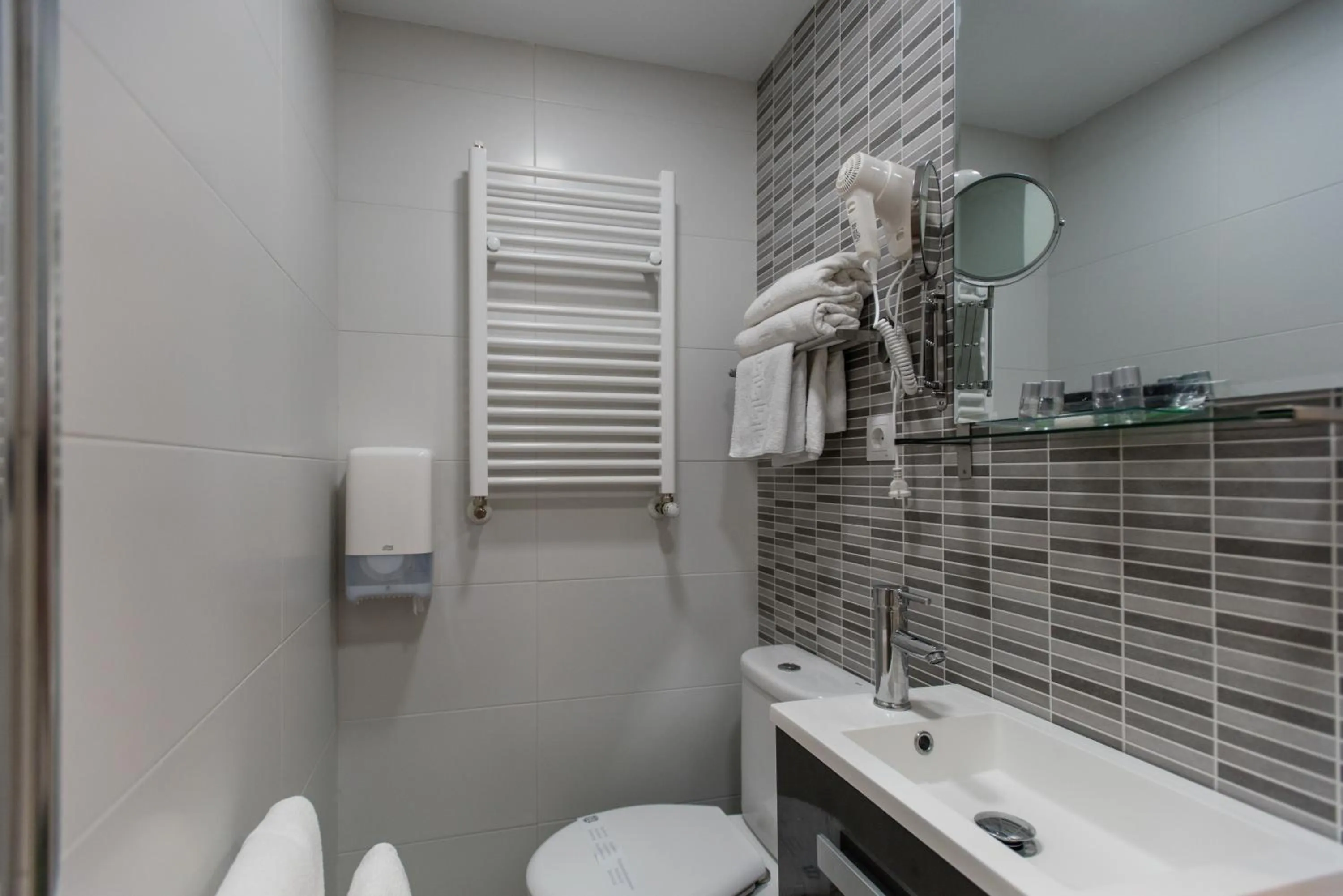 Toilet in Apartamentos River Santander