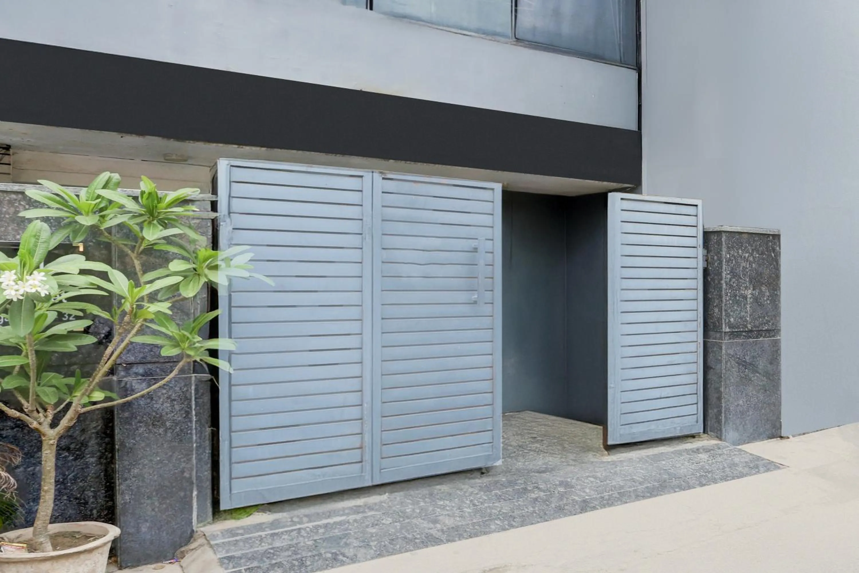 Facade/entrance in Super Townhouse Shahdara Near Yamuna Sports Complex Formerly Hotel Ipotel