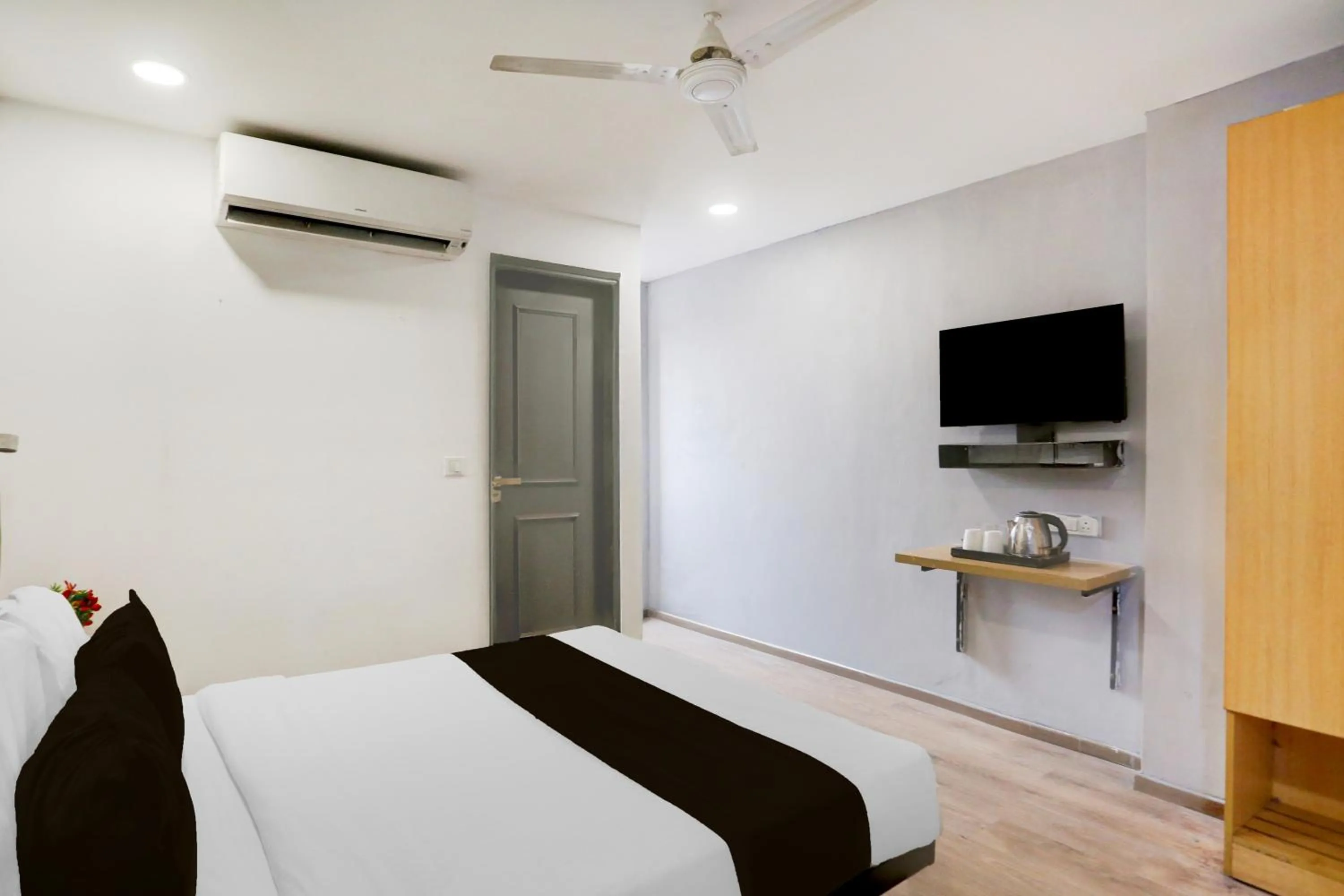 Bedroom, Bed in Super Townhouse Shahdara Near Yamuna Sports Complex Formerly Hotel Ipotel