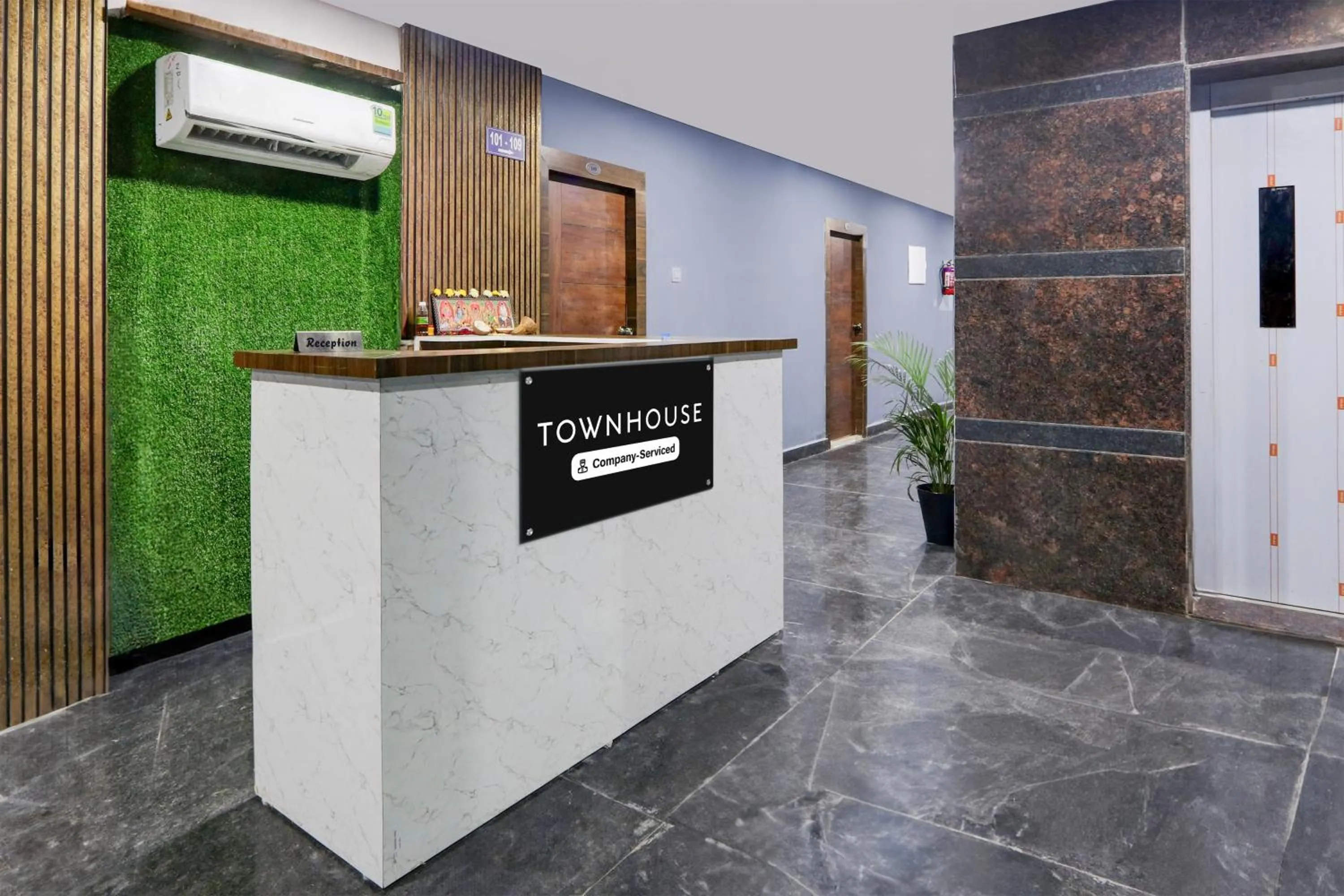 Lobby or reception in Super Townhouse Kukatpally Formerly SV Royal