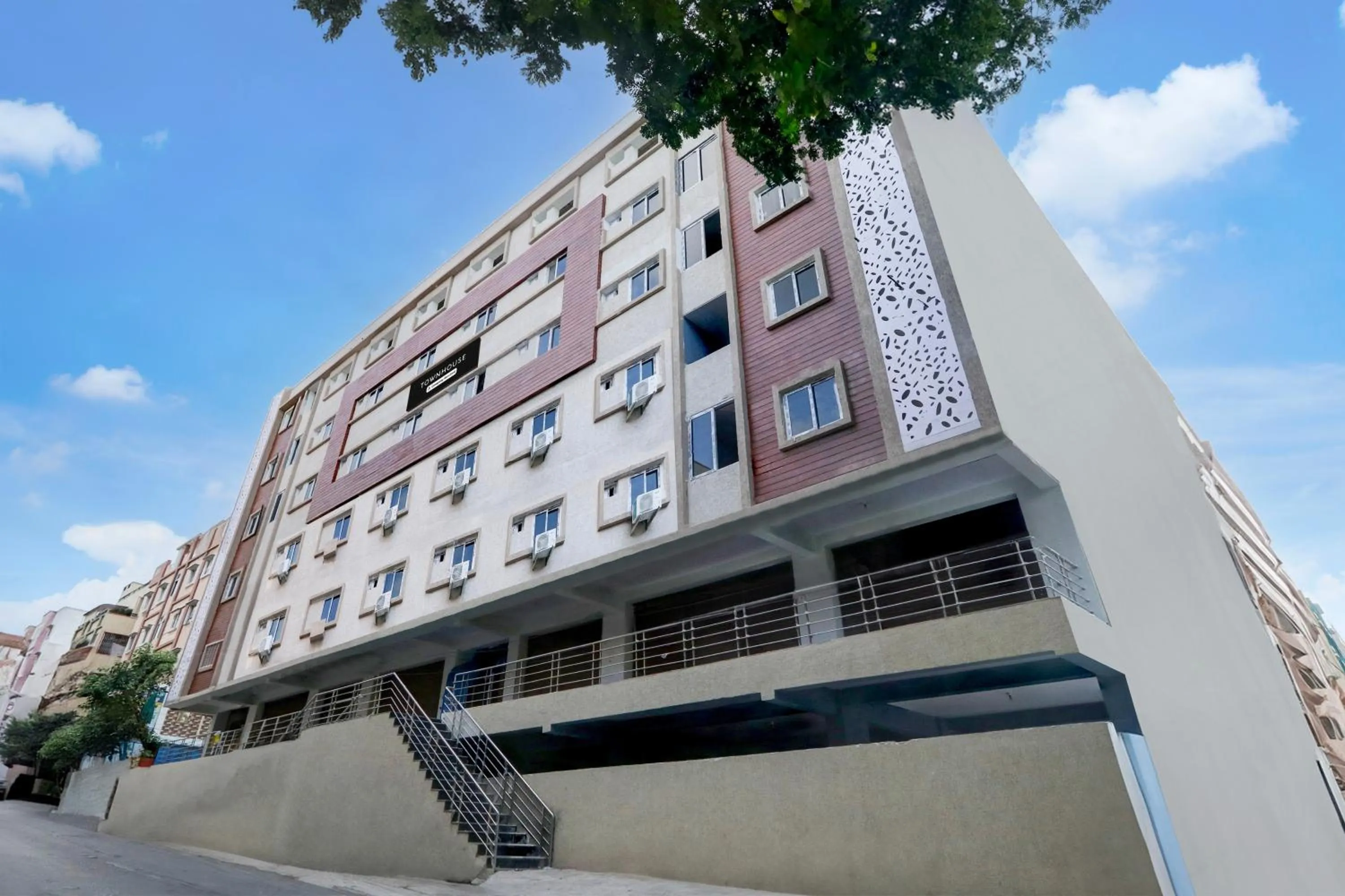 Facade/entrance in Super Townhouse Kukatpally Formerly SV Royal