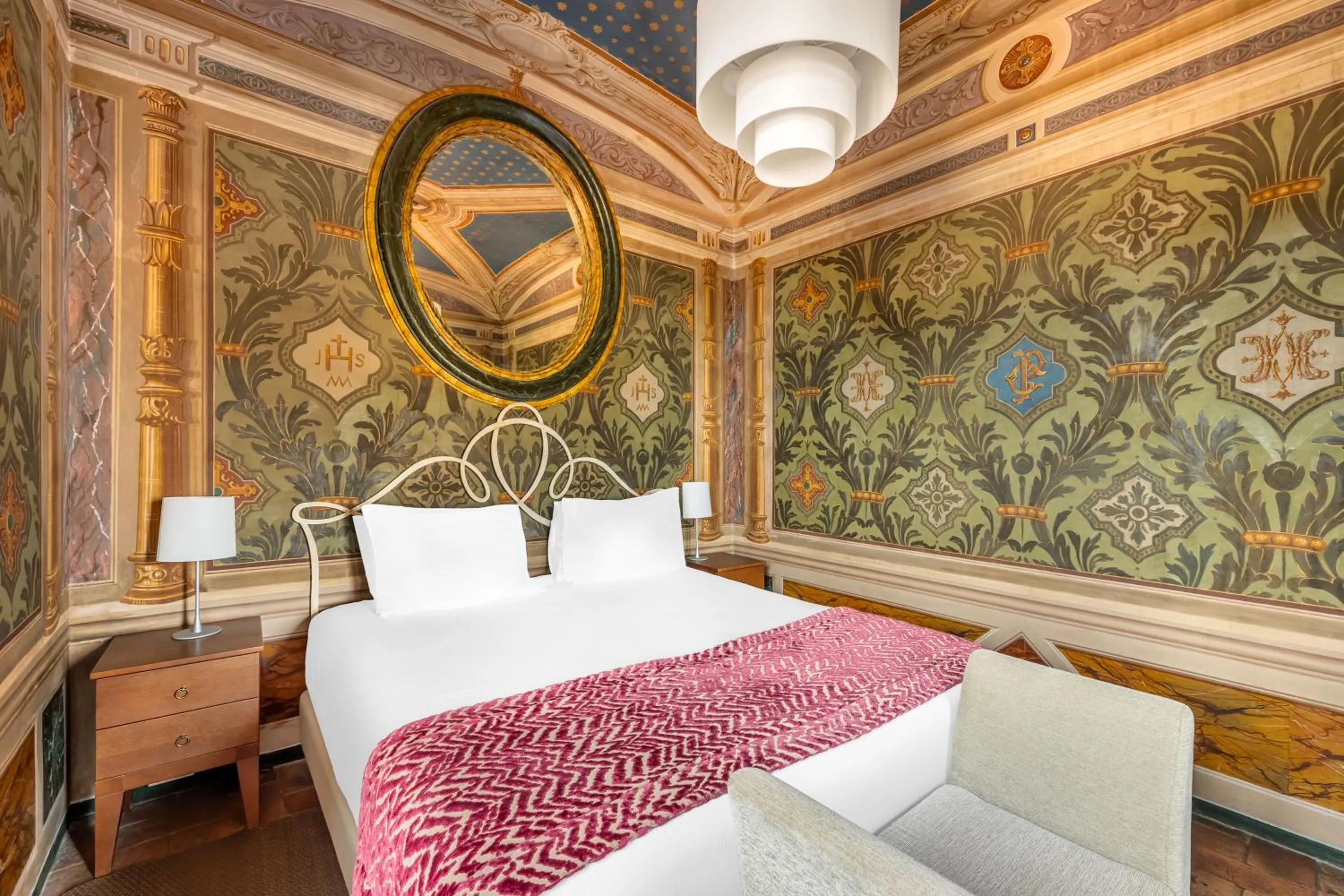 Bed in Palazzo Catalani Resort