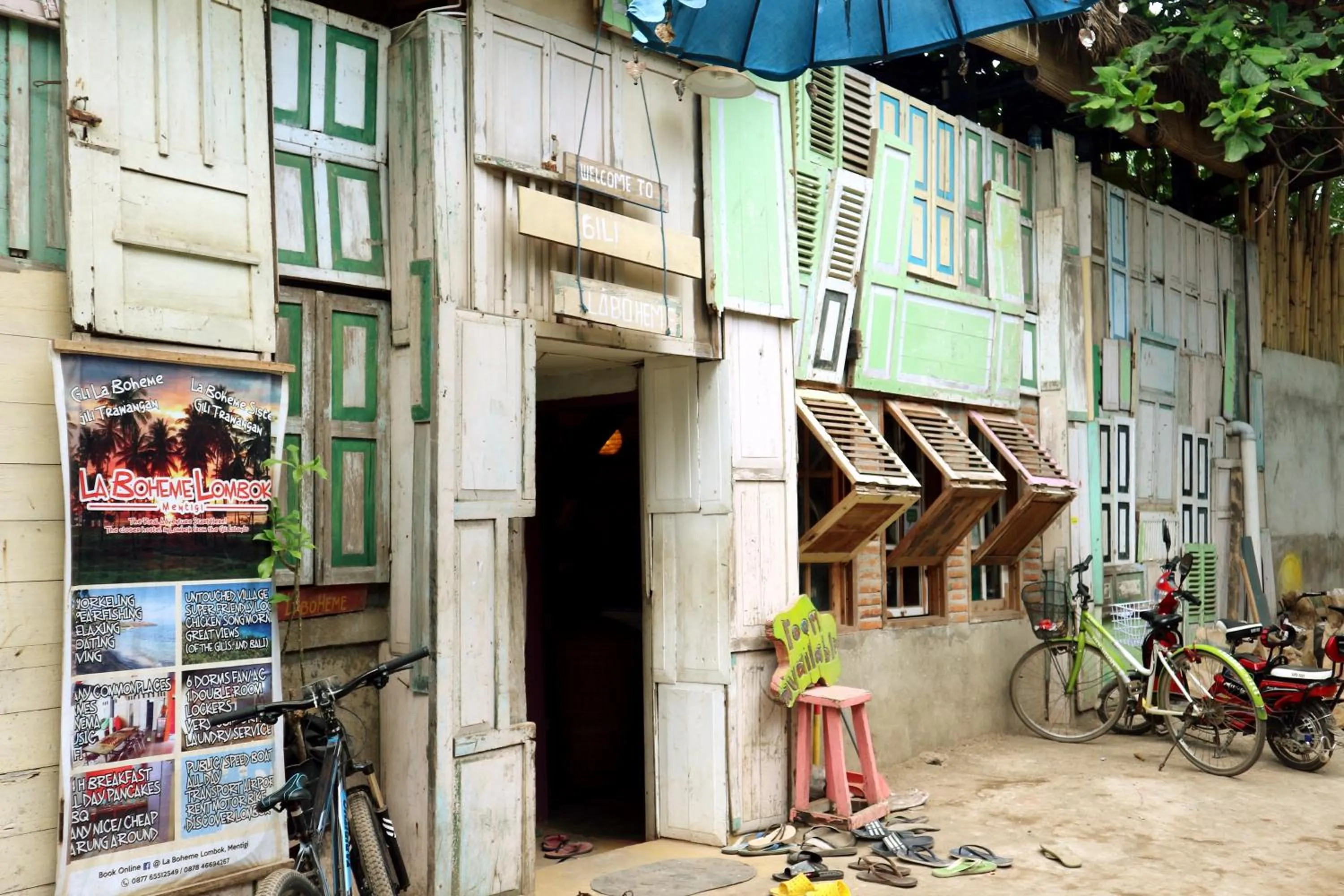 Facade/entrance in Gili La Boheme