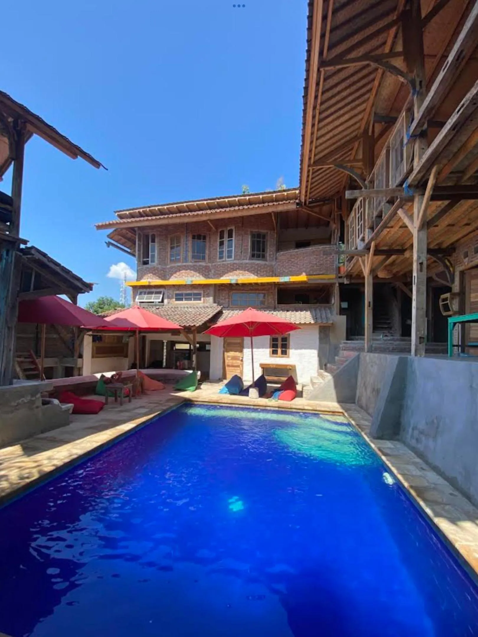 Swimming pool in Gili La Boheme