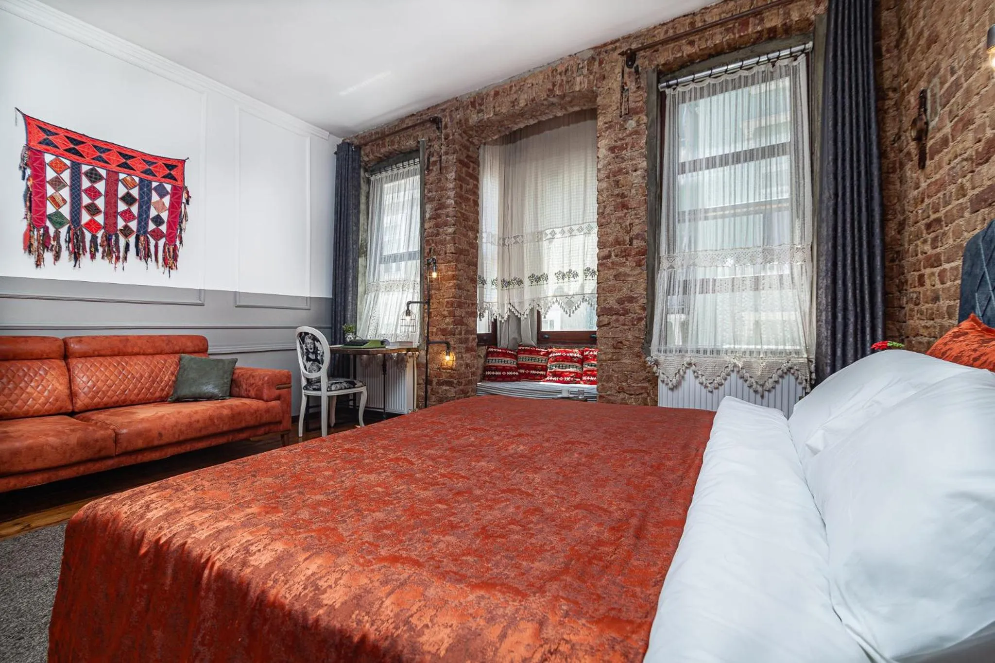 Bed in Historic Galata