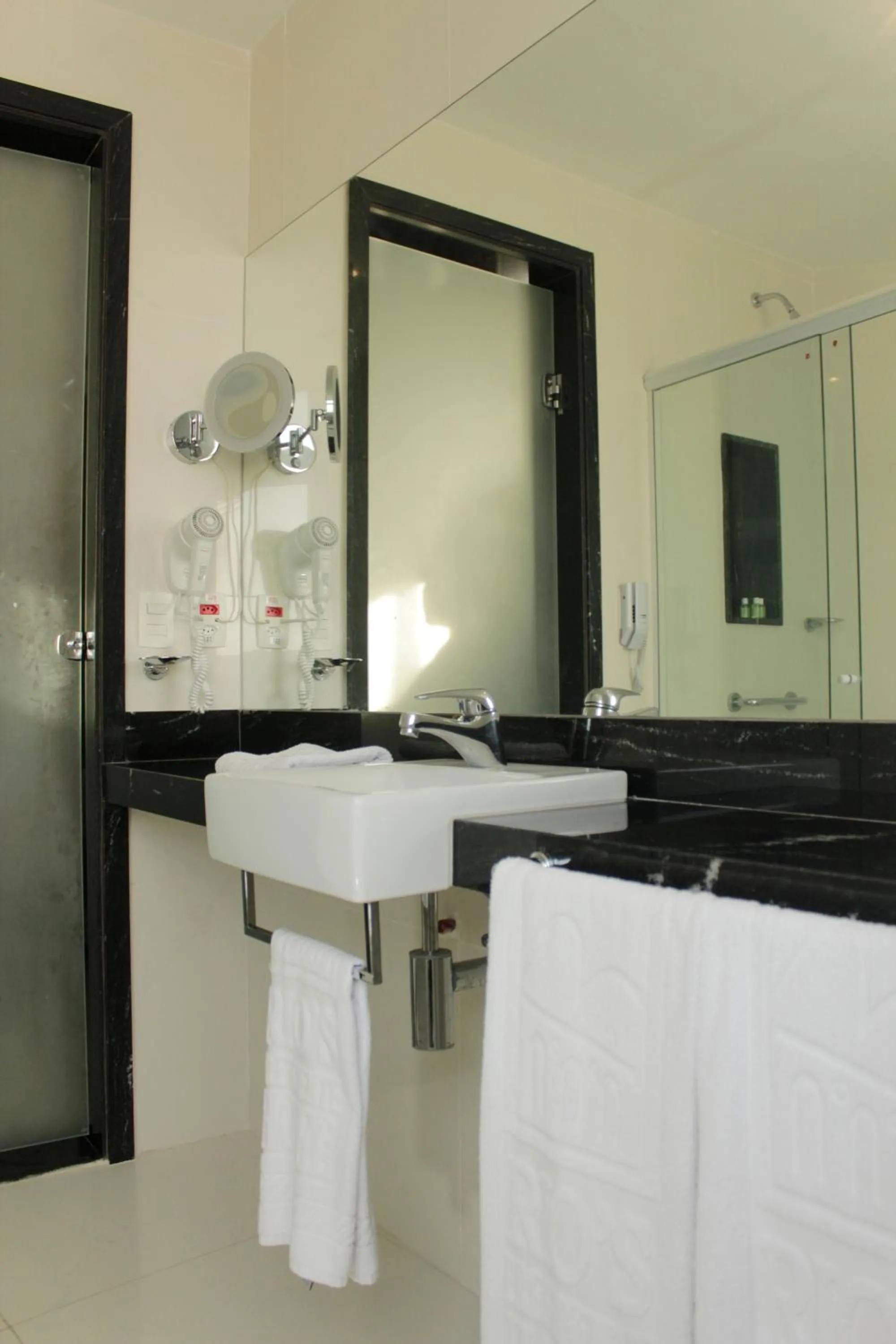 Bathroom in Hotel Atlântico Tower