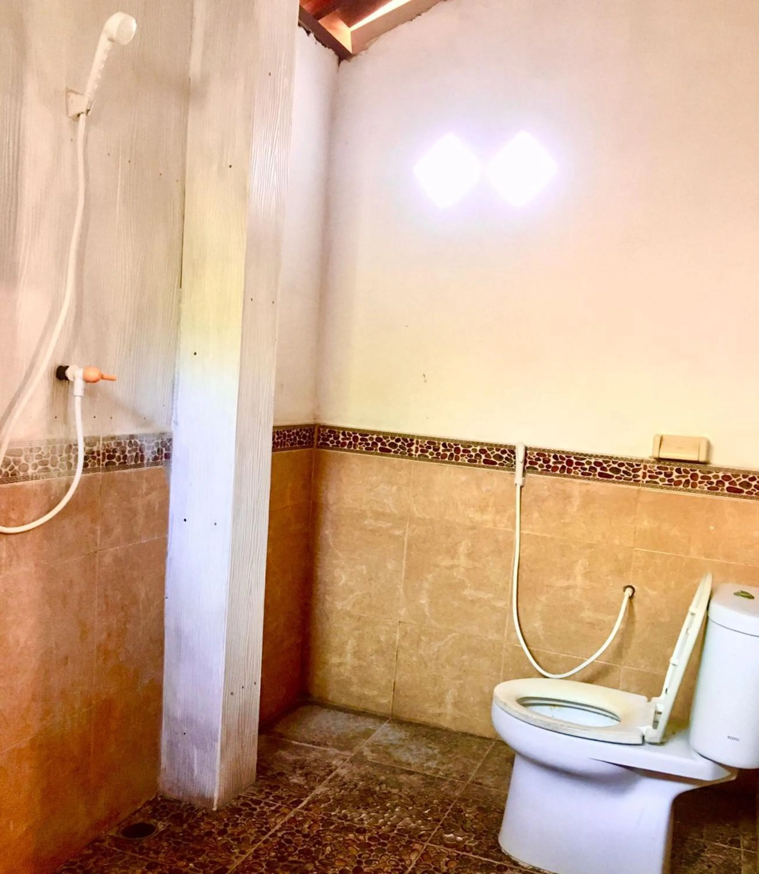 Shower in Gusung Indah Bungalow Gili Air