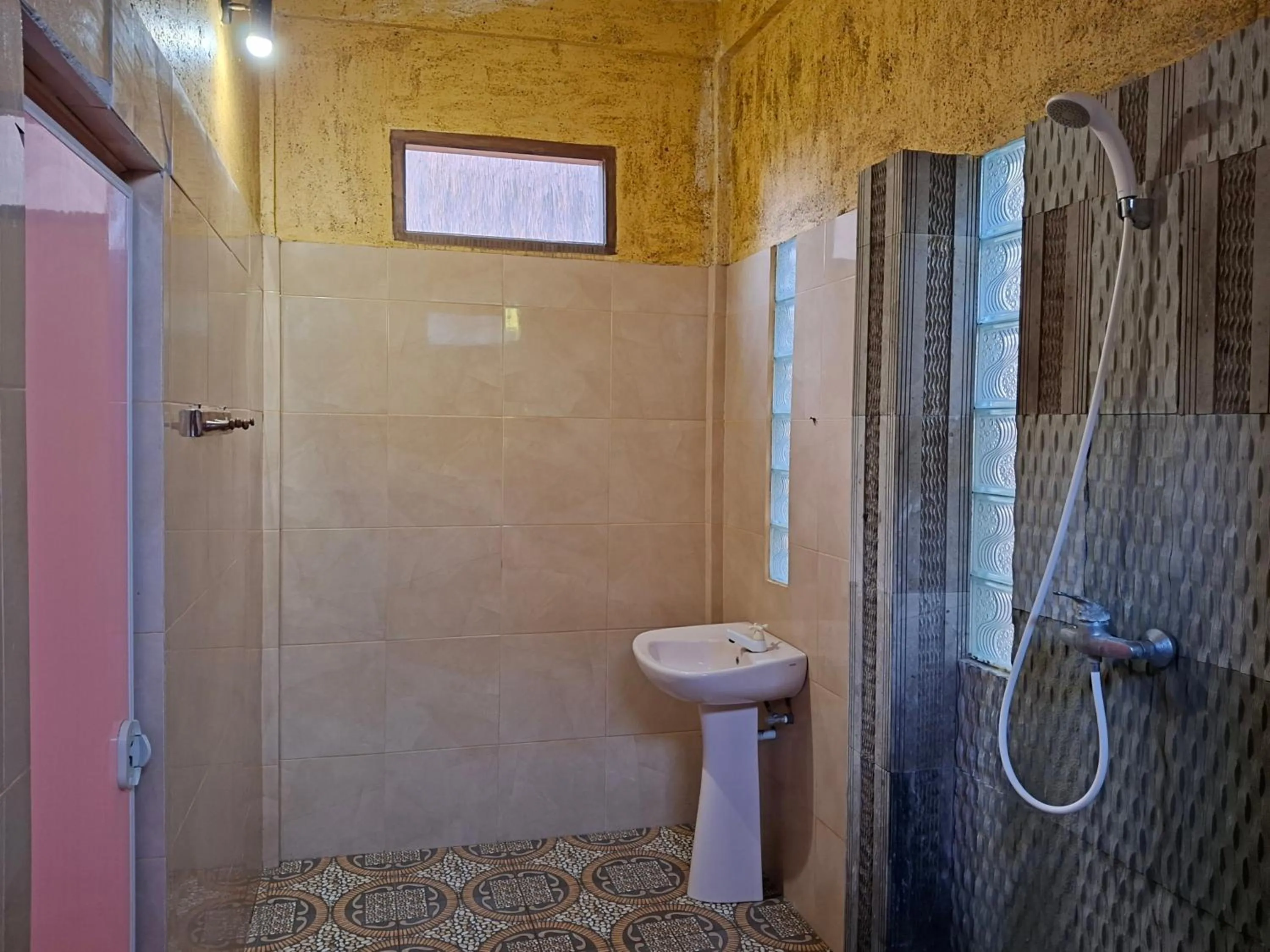 Bathroom in Gusung Indah Bungalow Gili Air