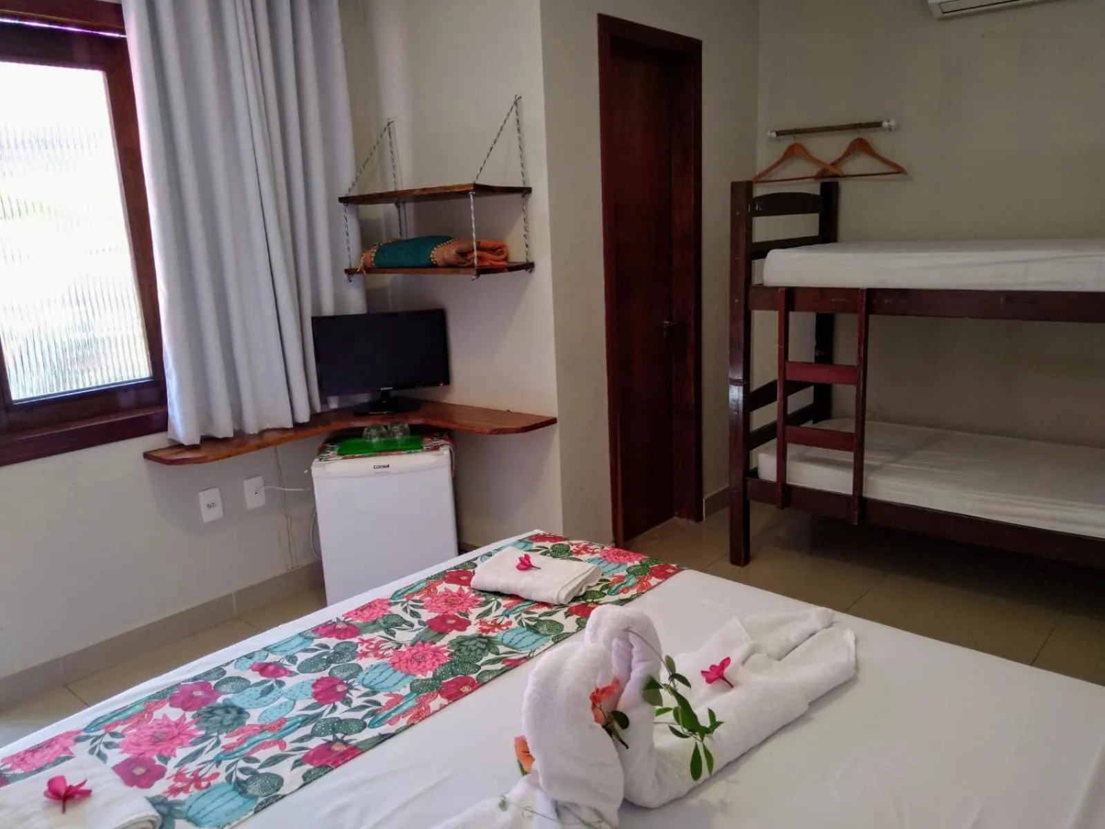 Photo of the whole room, Bed in Pousada Mar Mai