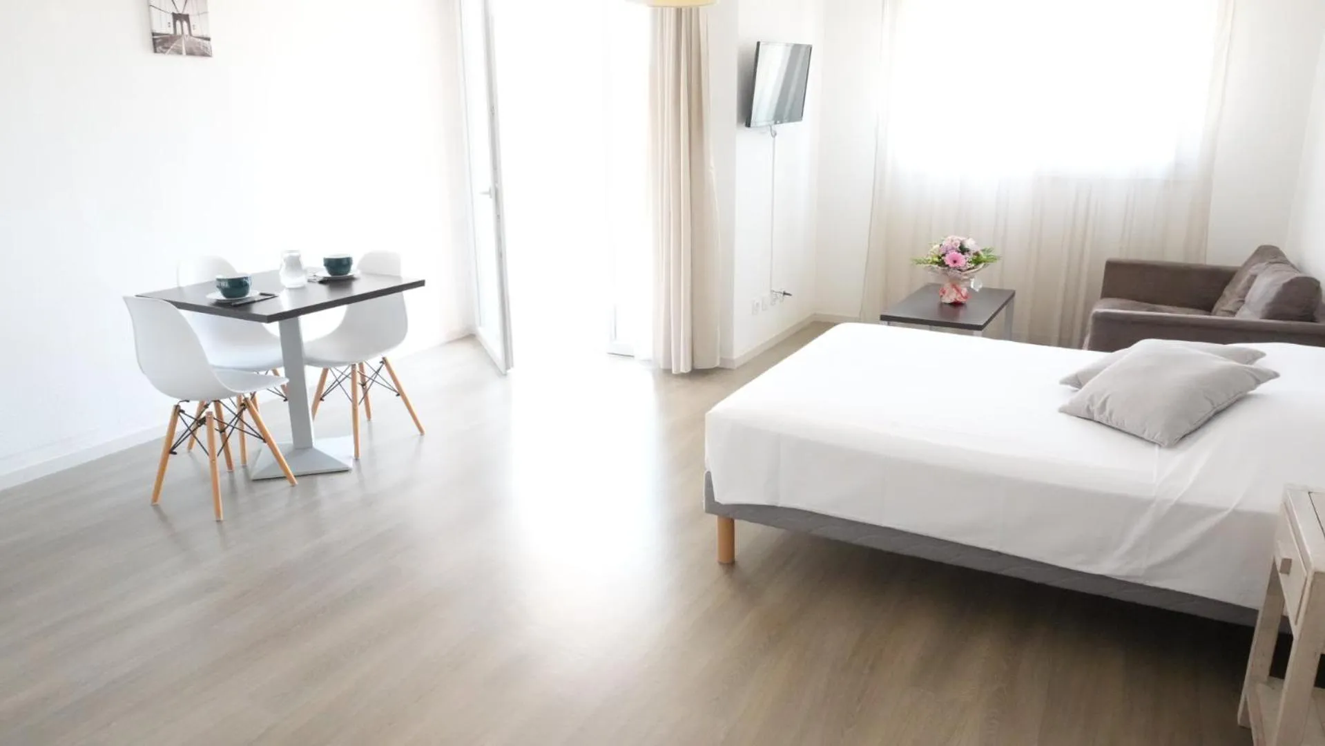 Bed in Zenao Appart'Hotel