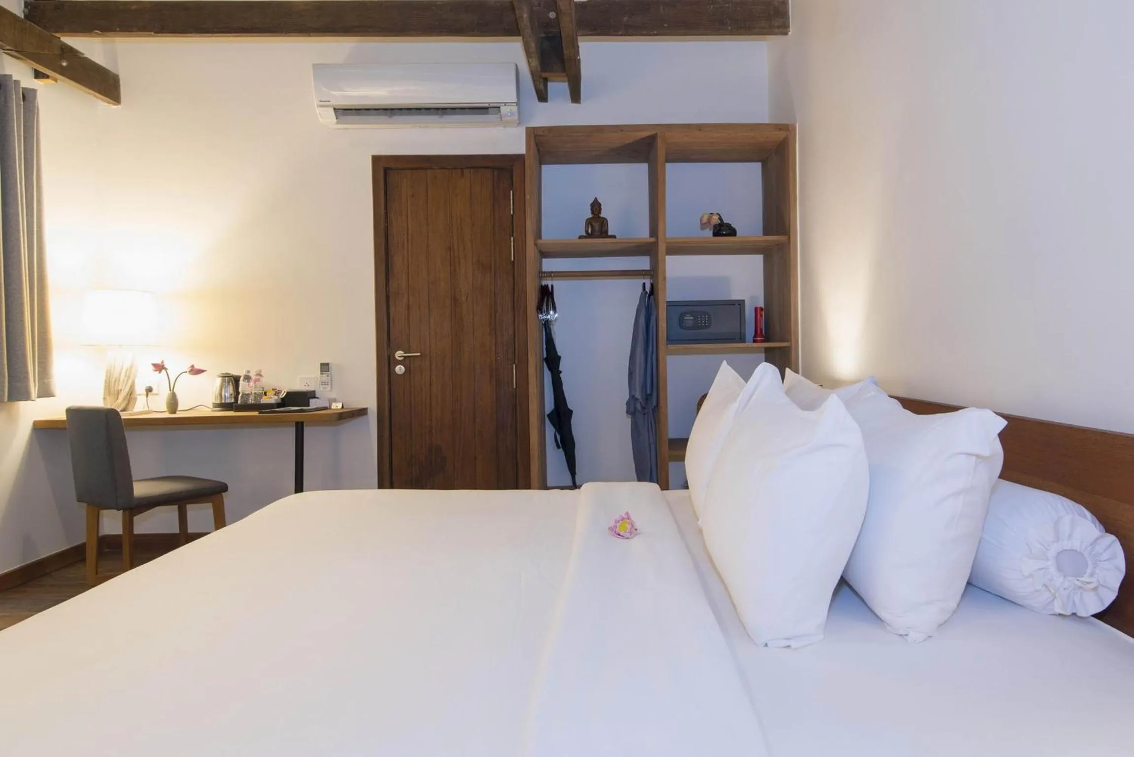 Photo of the whole room, Bed in Enkosa 4-Bedroom Wooden Luxury House