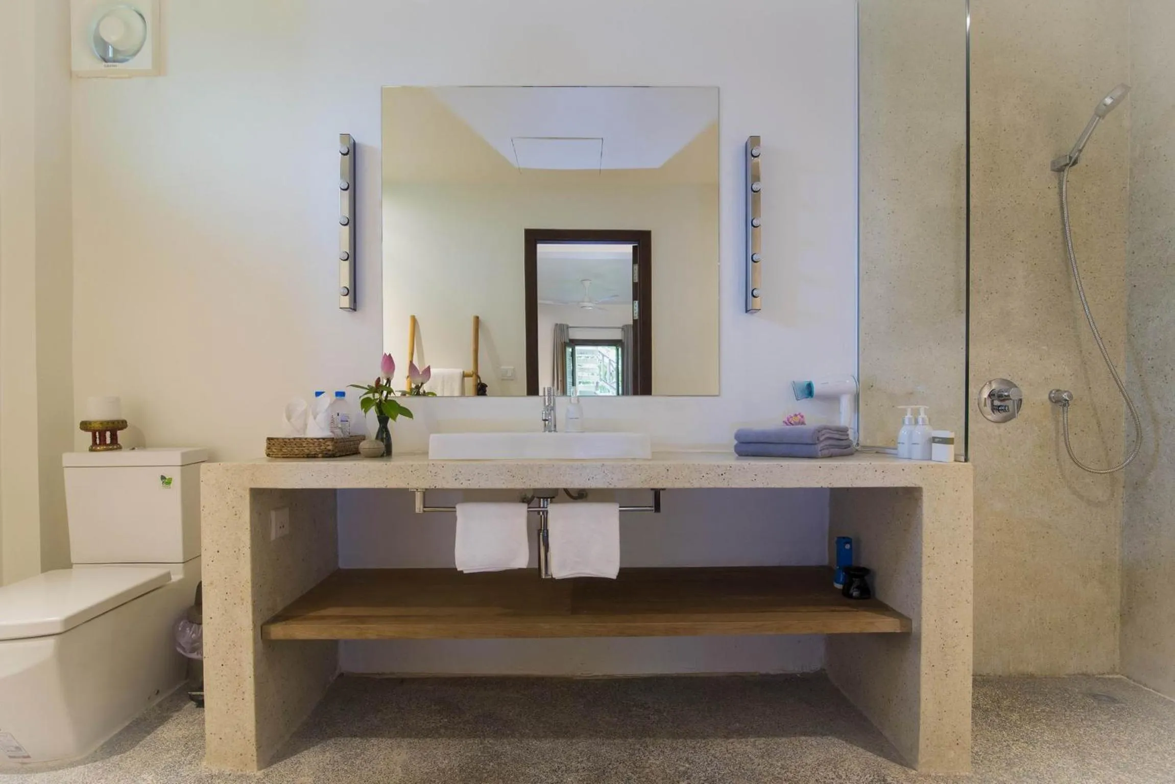 Bathroom in Enkosa 4-Bedroom Wooden Luxury House