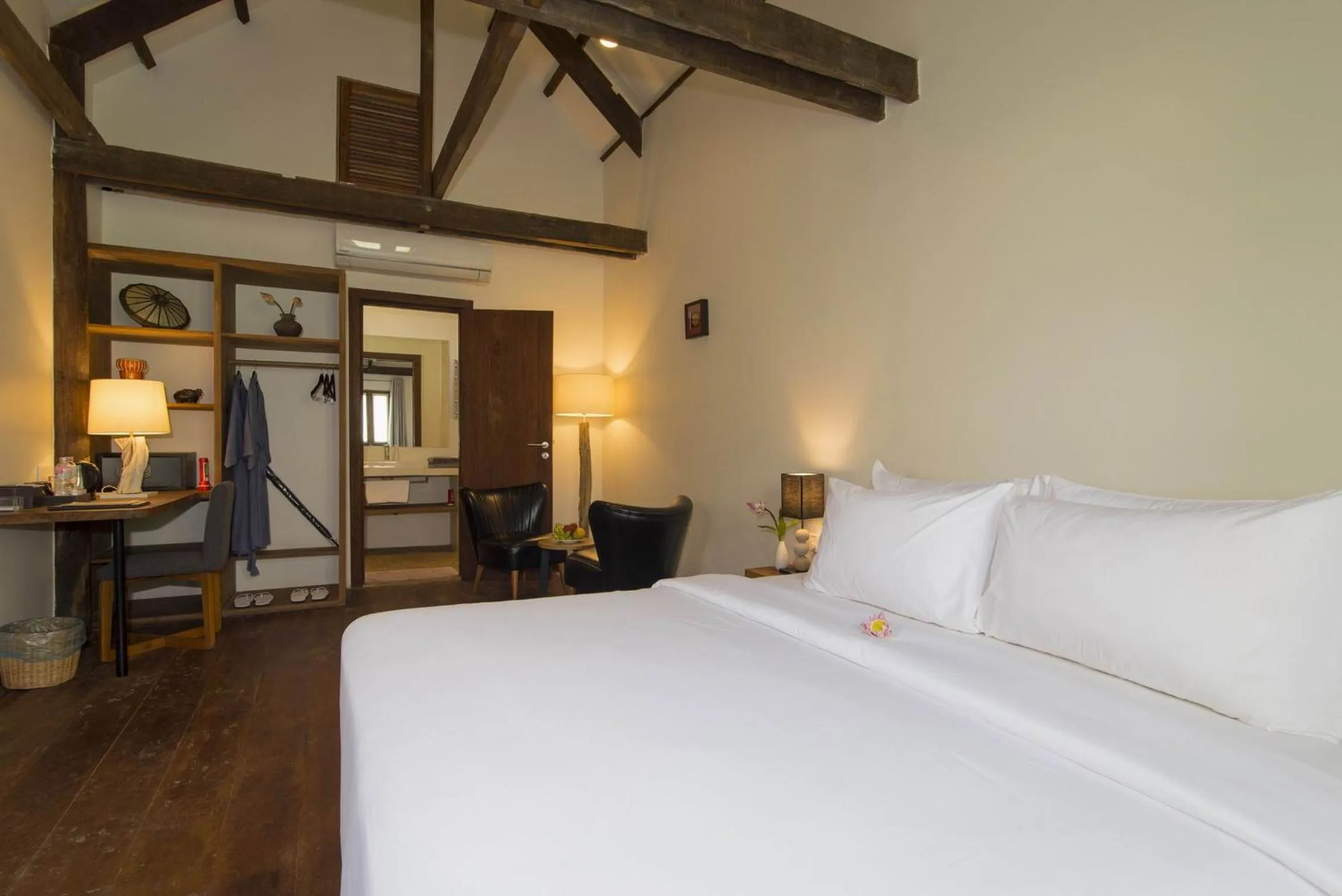 Photo of the whole room, Bed in Enkosa 4-Bedroom Wooden Luxury House