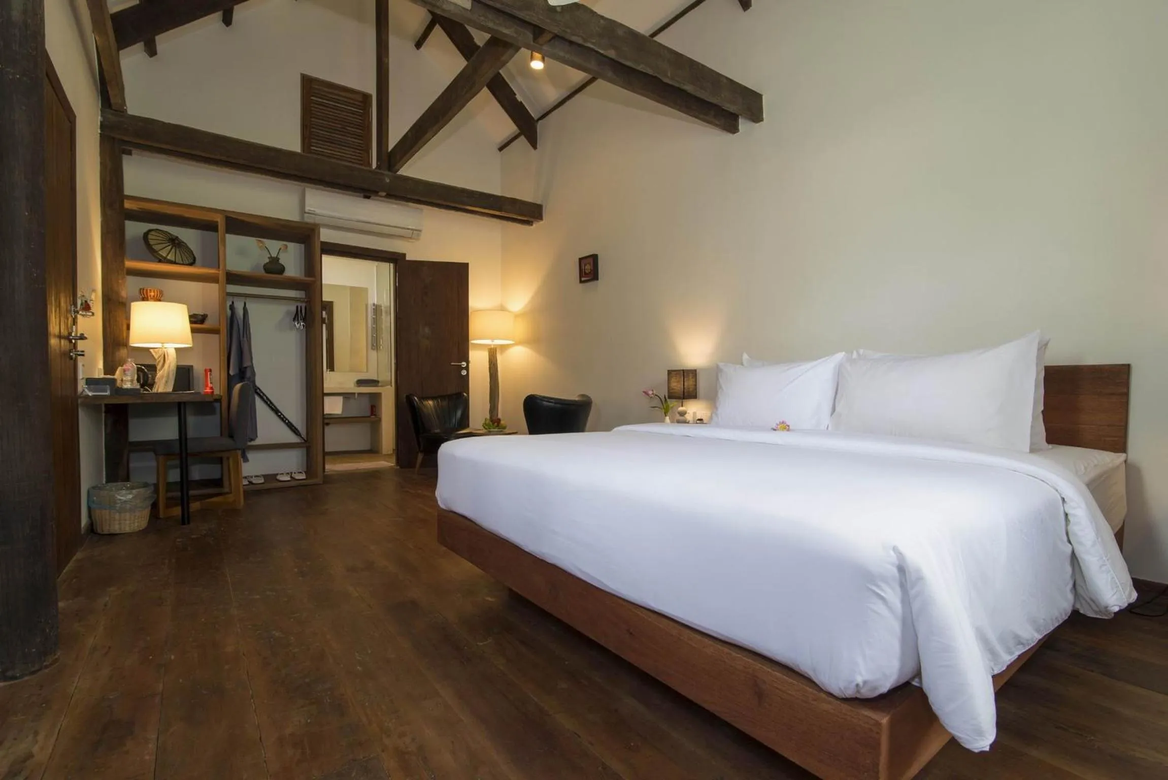 Photo of the whole room, Bed in Enkosa 4-Bedroom Wooden Luxury House