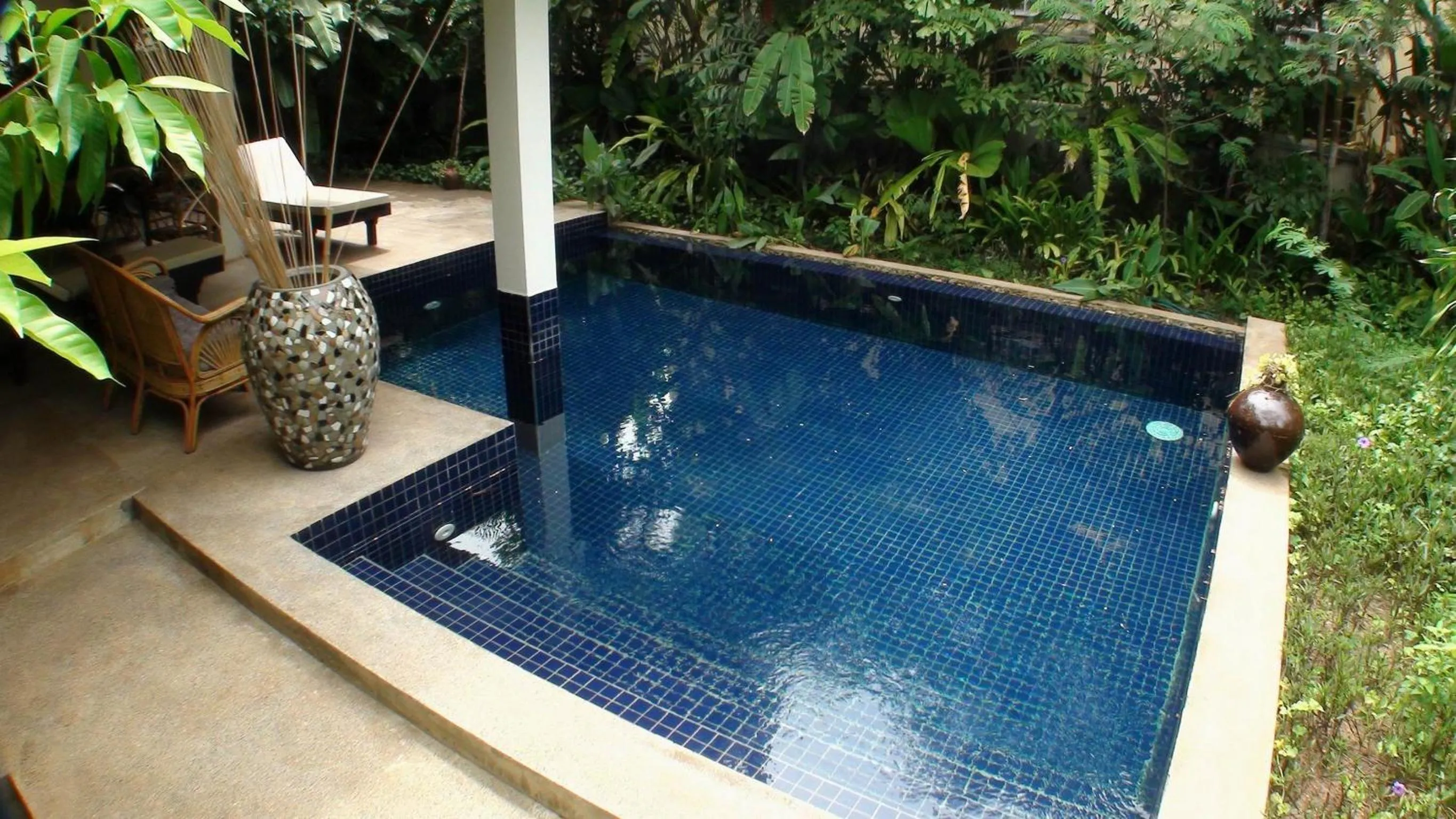 Swimming pool in Enkosa 4-Bedroom Wooden Luxury House